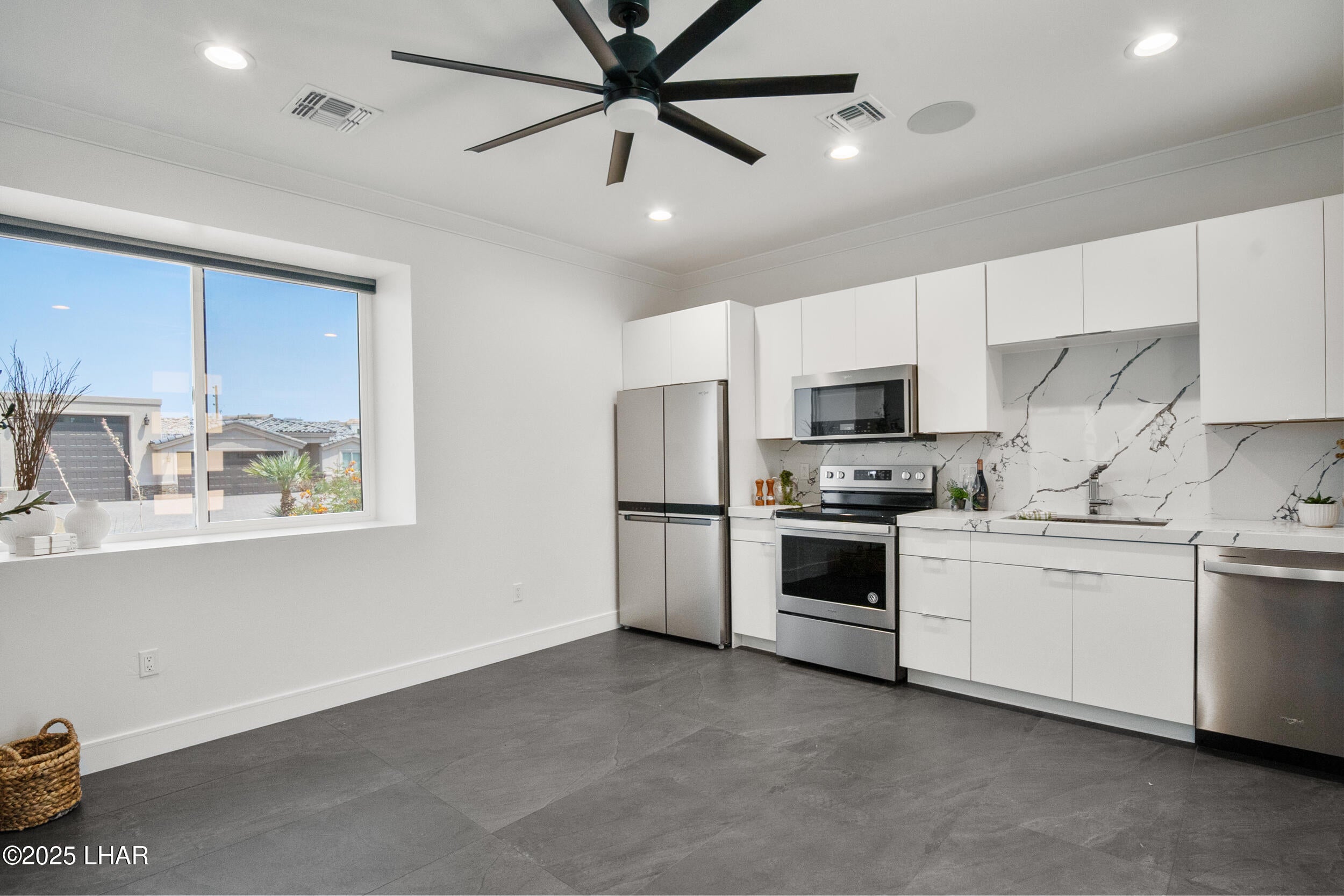 Lake Havasu City, Arizona, 86404, United States, 4 Bedrooms Bedrooms, ,5 BathroomsBathrooms,Residential,Active,1894205