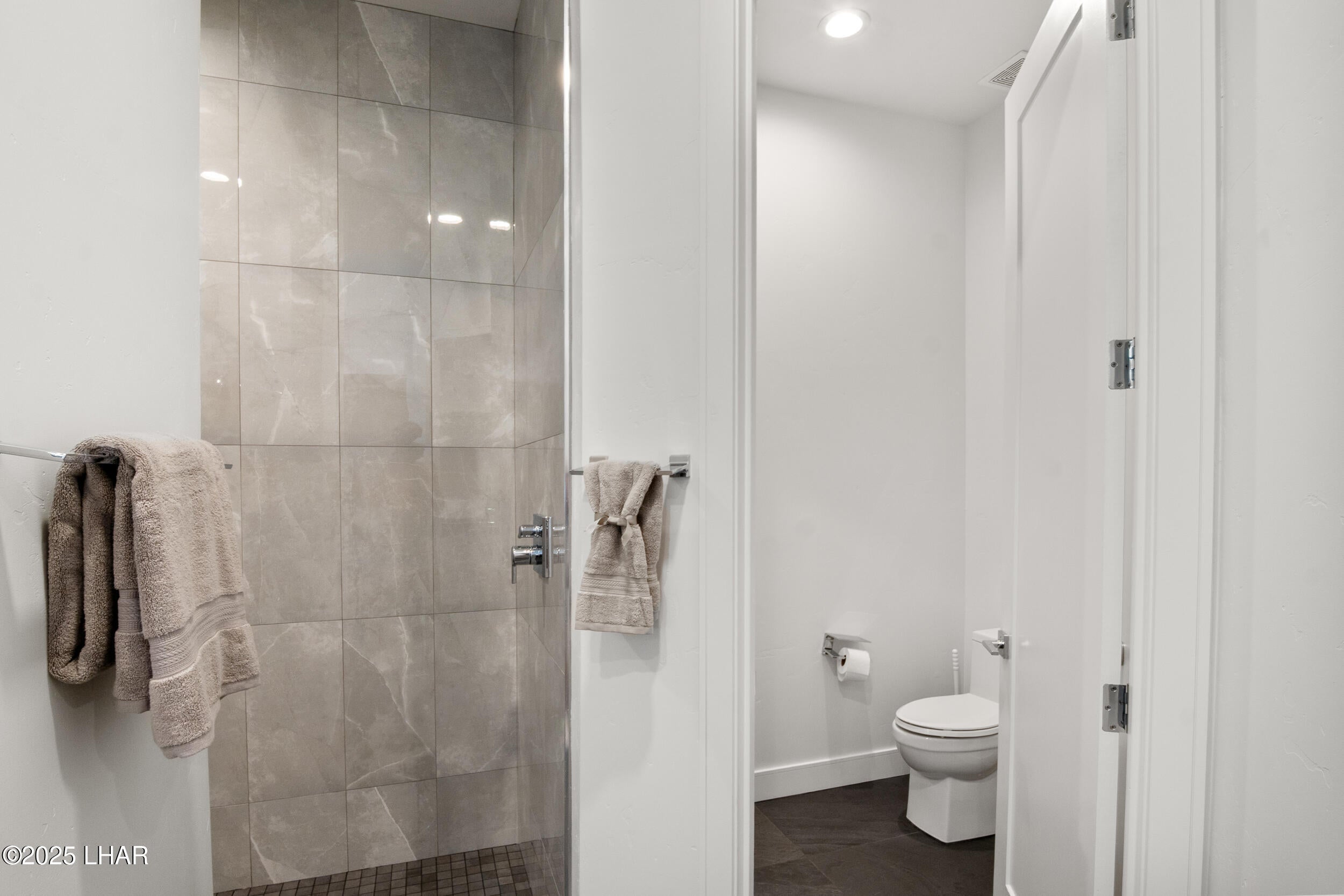 Lake Havasu City, Arizona, 86404, United States, 4 Bedrooms Bedrooms, ,5 BathroomsBathrooms,Residential,Active,1894205