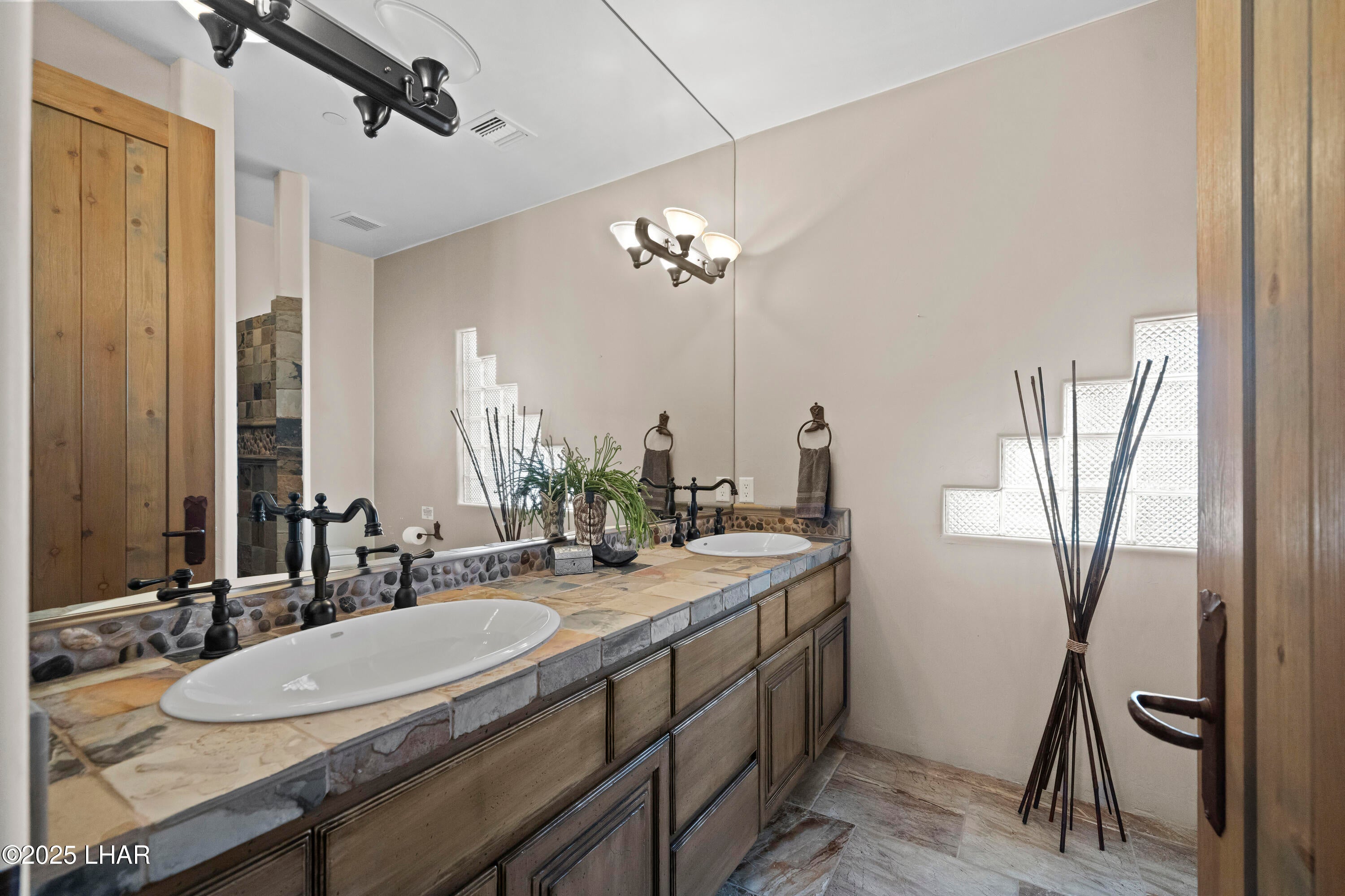 Lake Havasu City, Arizona, 86404, United States, 6 Bedrooms Bedrooms, ,7 BathroomsBathrooms,Residential,Active,1996583