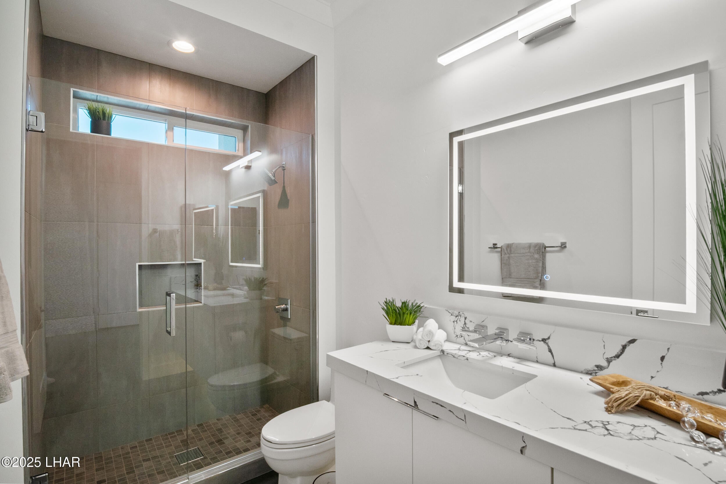 Lake Havasu City, Arizona, 86404, United States, 4 Bedrooms Bedrooms, ,5 BathroomsBathrooms,Residential,Active,1894205