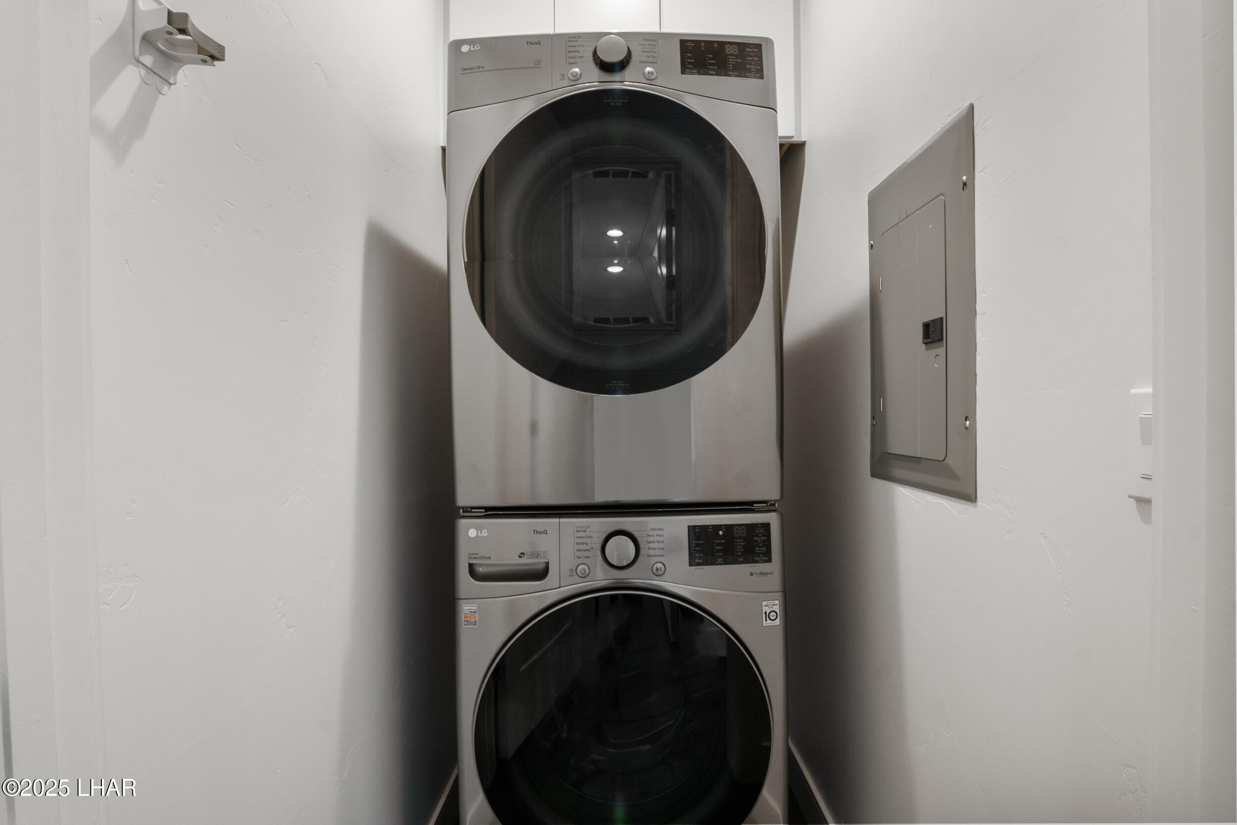 Lake Havasu City, Arizona, 86404, United States, 4 Bedrooms Bedrooms, ,5 BathroomsBathrooms,Residential,Active,1894205