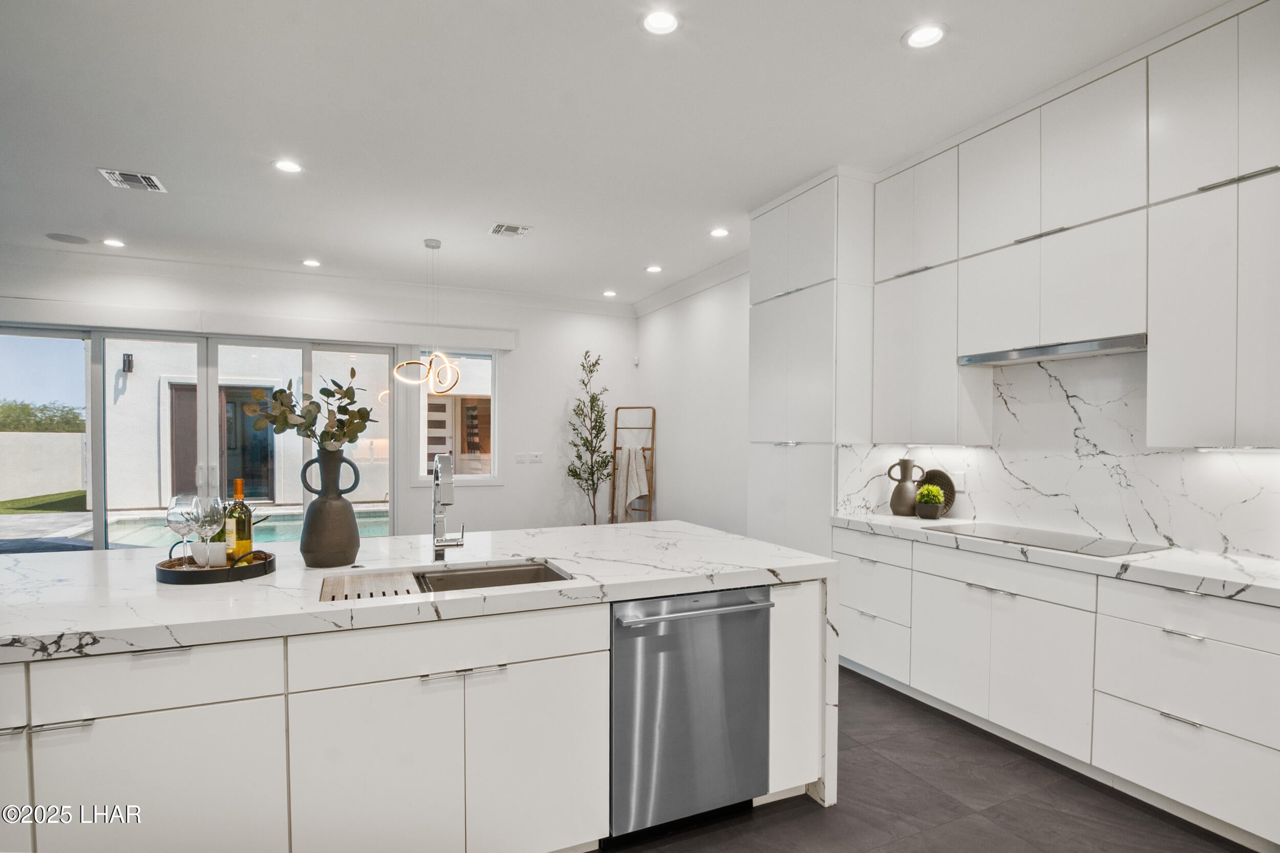 Lake Havasu City, Arizona, 86404, United States, 4 Bedrooms Bedrooms, ,5 BathroomsBathrooms,Residential,Active,1894205