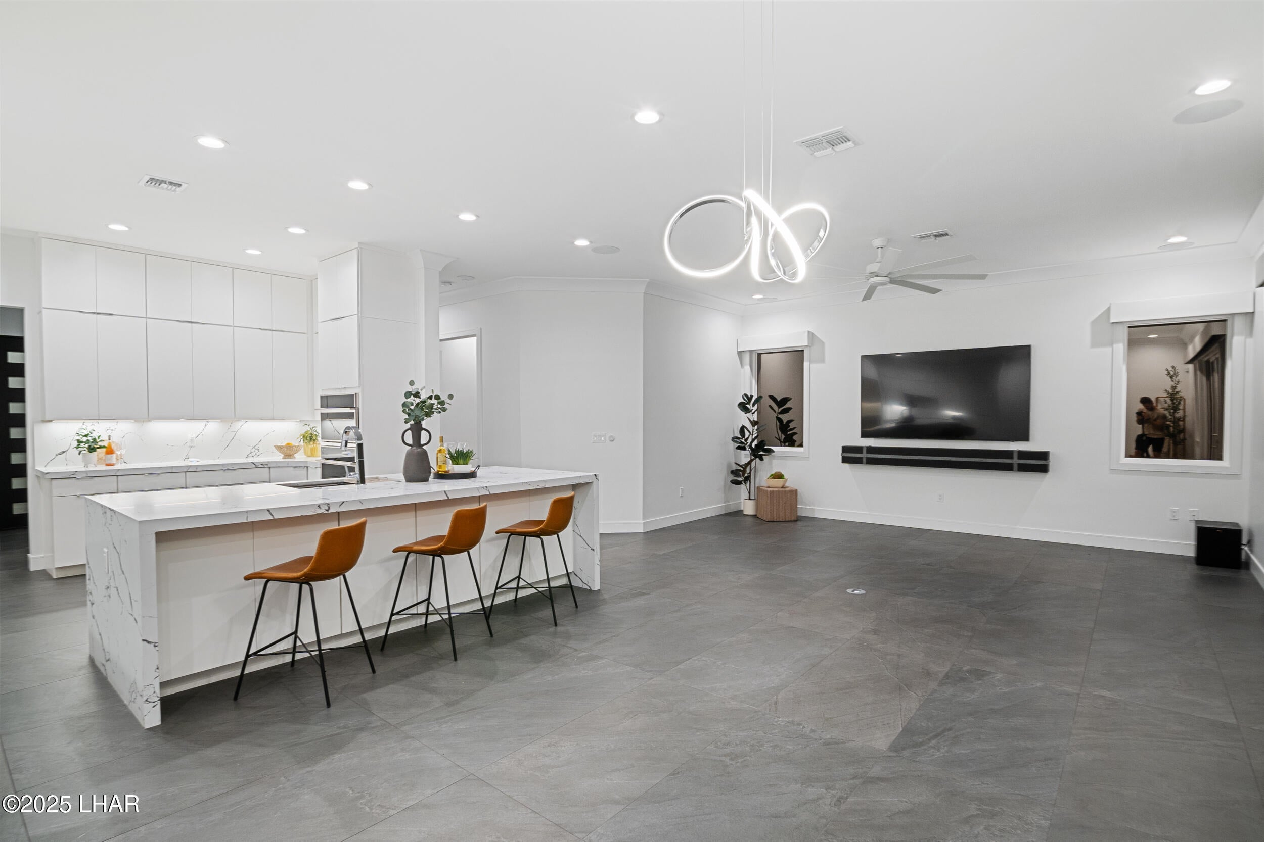 Lake Havasu City, Arizona, 86404, United States, 4 Bedrooms Bedrooms, ,5 BathroomsBathrooms,Residential,Active,1894205