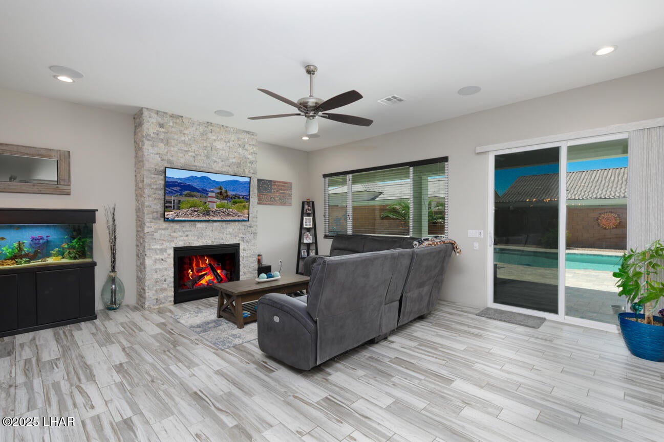 Lake Havasu City, Arizona, 86404, United States, 3 Bedrooms Bedrooms, ,2 BathroomsBathrooms,Residential,Active,1922288