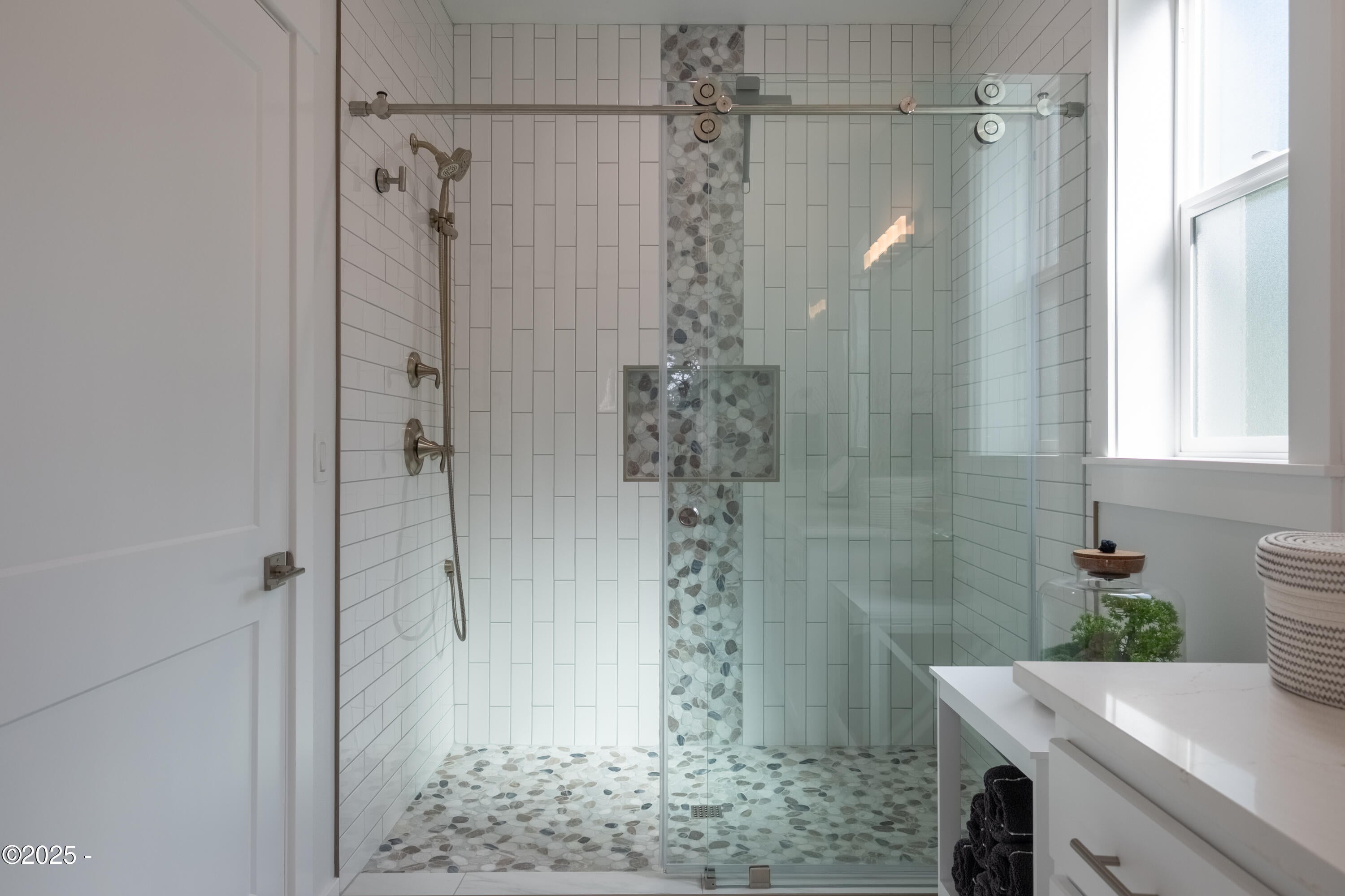 Lincoln City, Oregon, 97367, United States, 3 Bedrooms Bedrooms, ,3 BathroomsBathrooms,Residential,Active,1987257