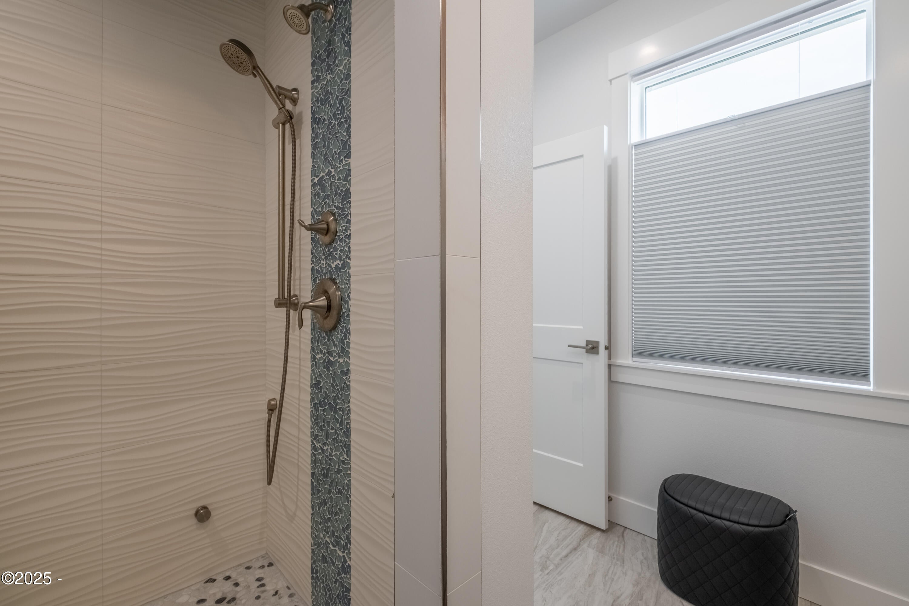 Lincoln City, Oregon, 97367, United States, 3 Bedrooms Bedrooms, ,3 BathroomsBathrooms,Residential,Active,1987257