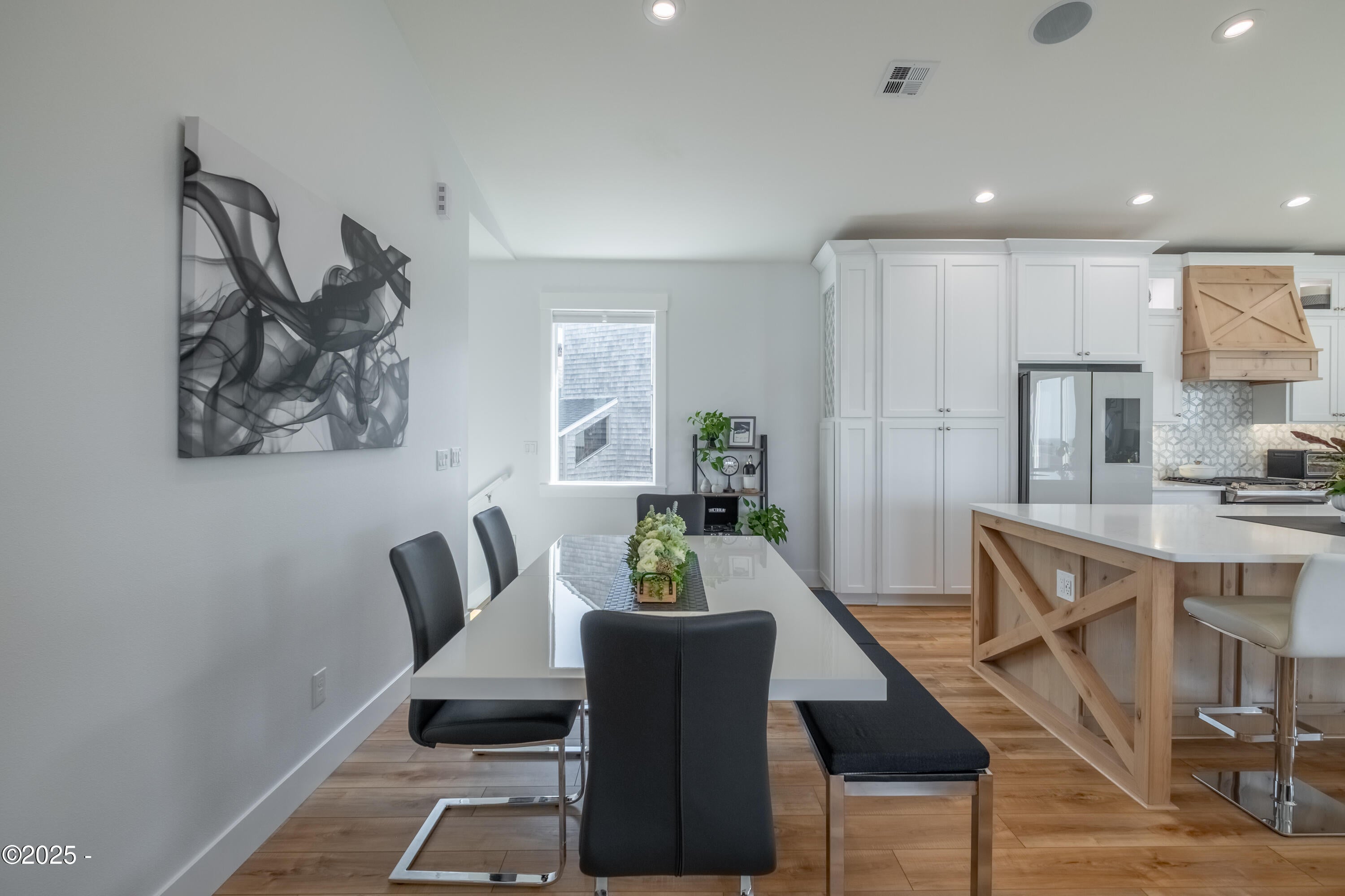 Lincoln City, Oregon, 97367, United States, 3 Bedrooms Bedrooms, ,3 BathroomsBathrooms,Residential,Active,1987257