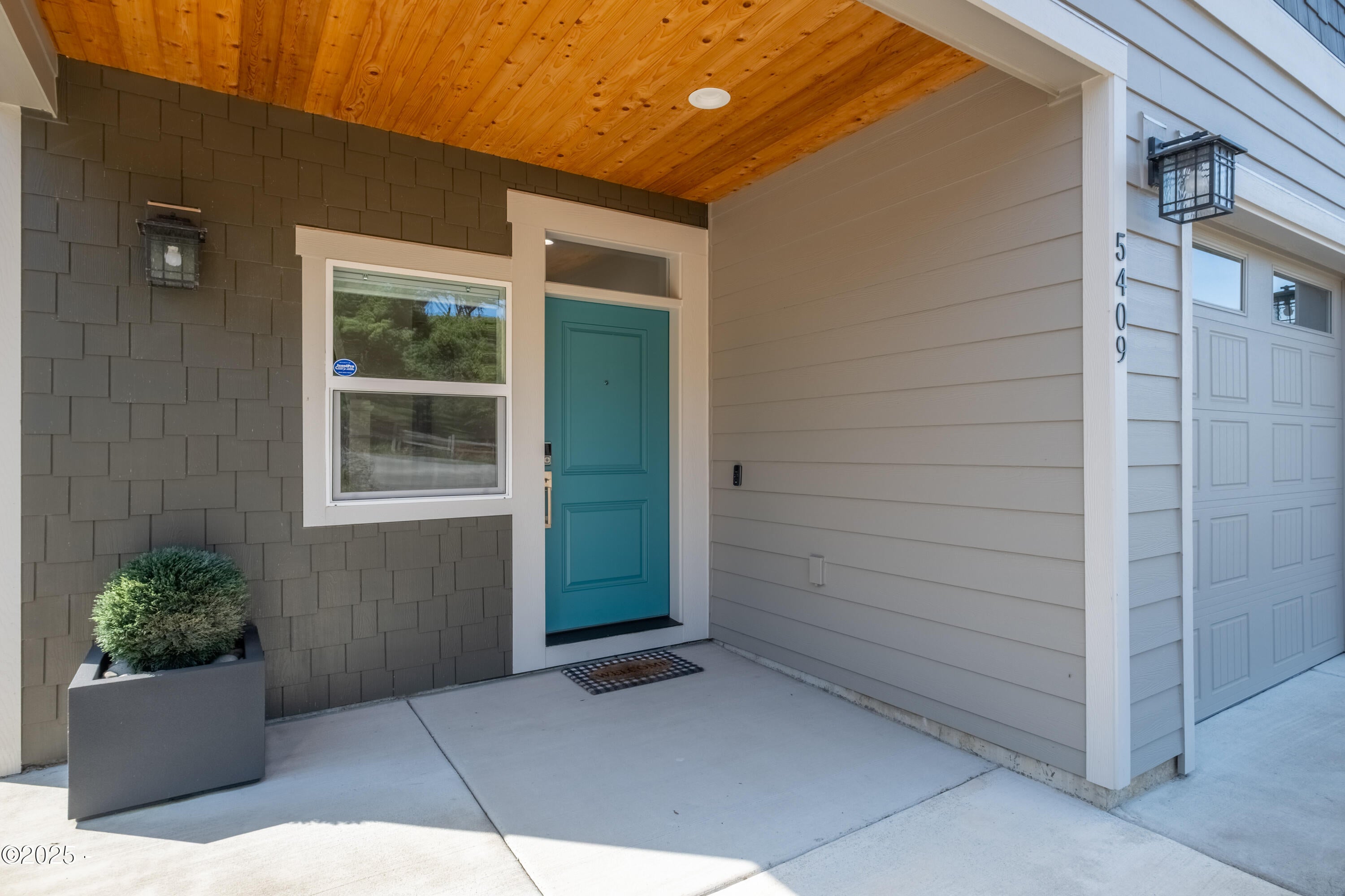 Lincoln City, Oregon, 97367, United States, 3 Bedrooms Bedrooms, ,3 BathroomsBathrooms,Residential,Active,1987257