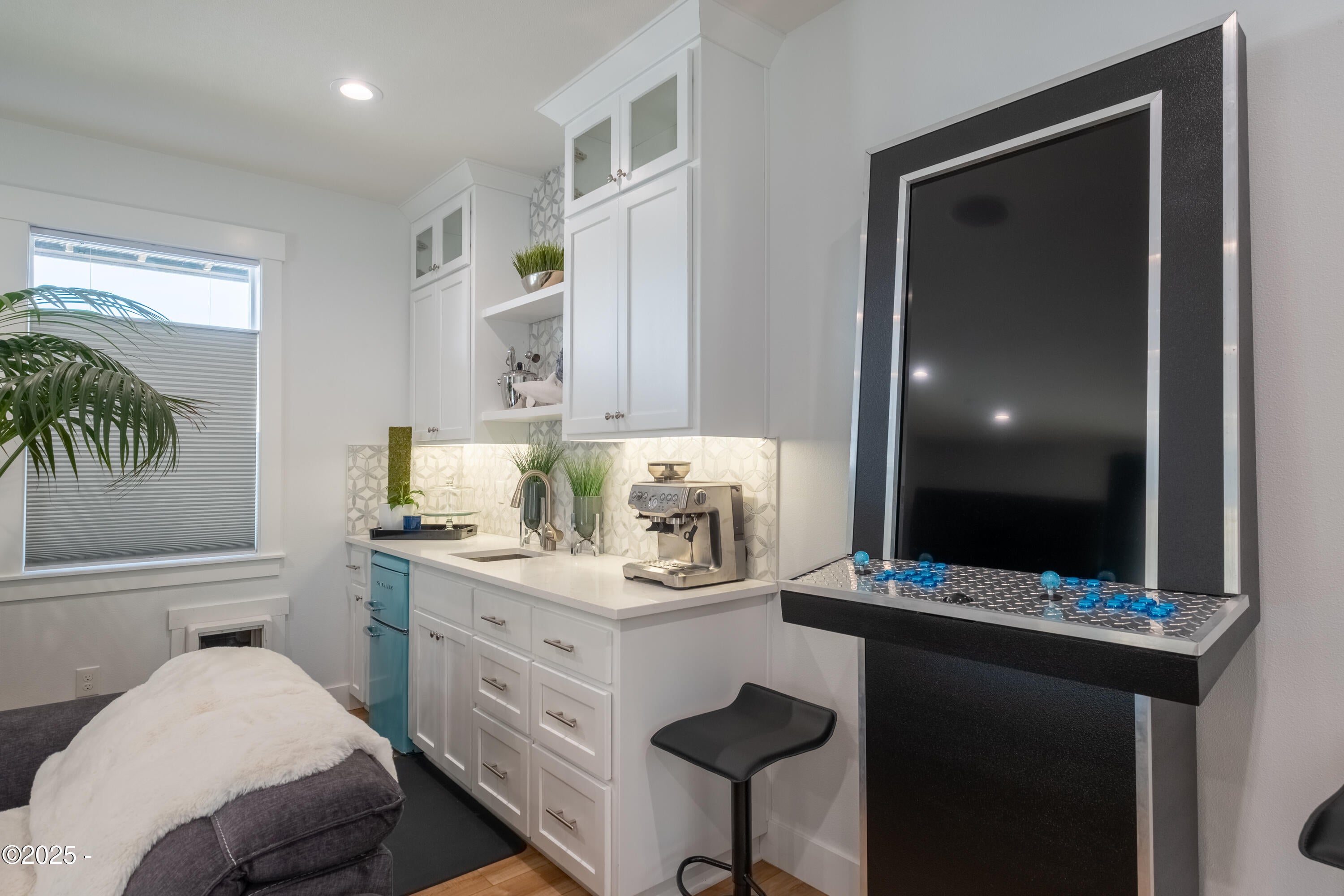 Lincoln City, Oregon, 97367, United States, 3 Bedrooms Bedrooms, ,3 BathroomsBathrooms,Residential,Active,1987257