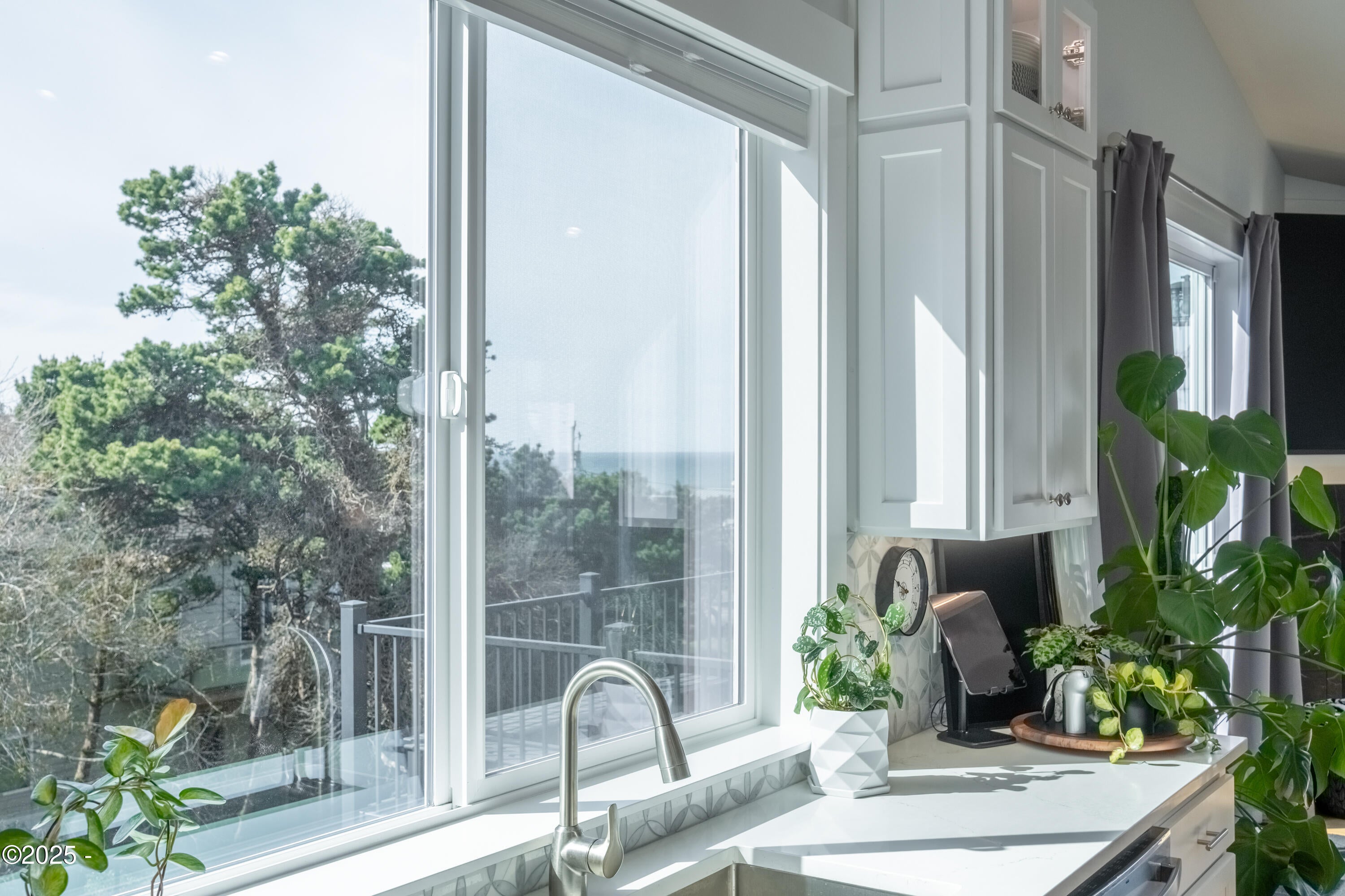 Lincoln City, Oregon, 97367, United States, 3 Bedrooms Bedrooms, ,3 BathroomsBathrooms,Residential,Active,1987257