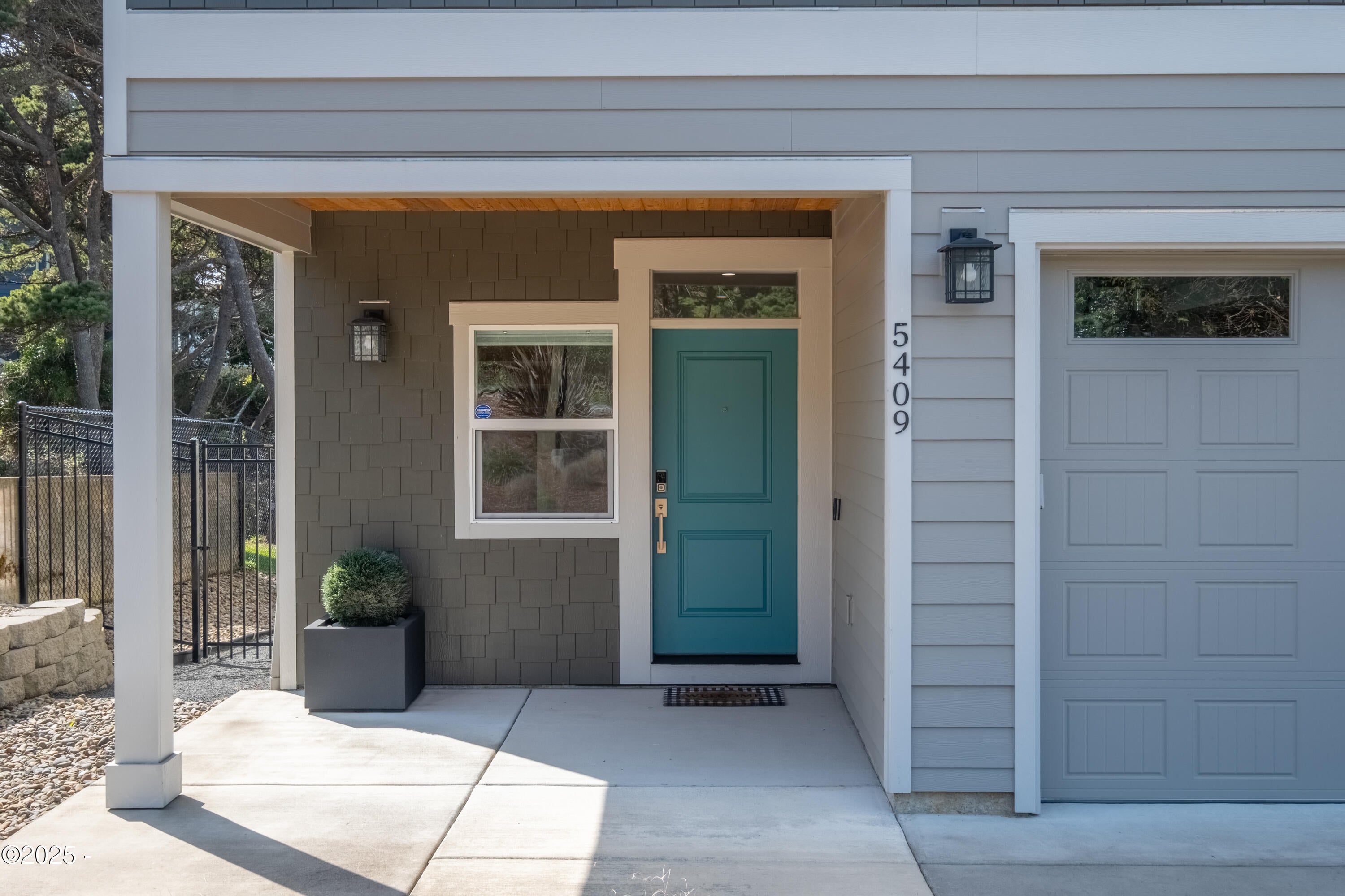 Lincoln City, Oregon, 97367, United States, 3 Bedrooms Bedrooms, ,3 BathroomsBathrooms,Residential,Active,1987257