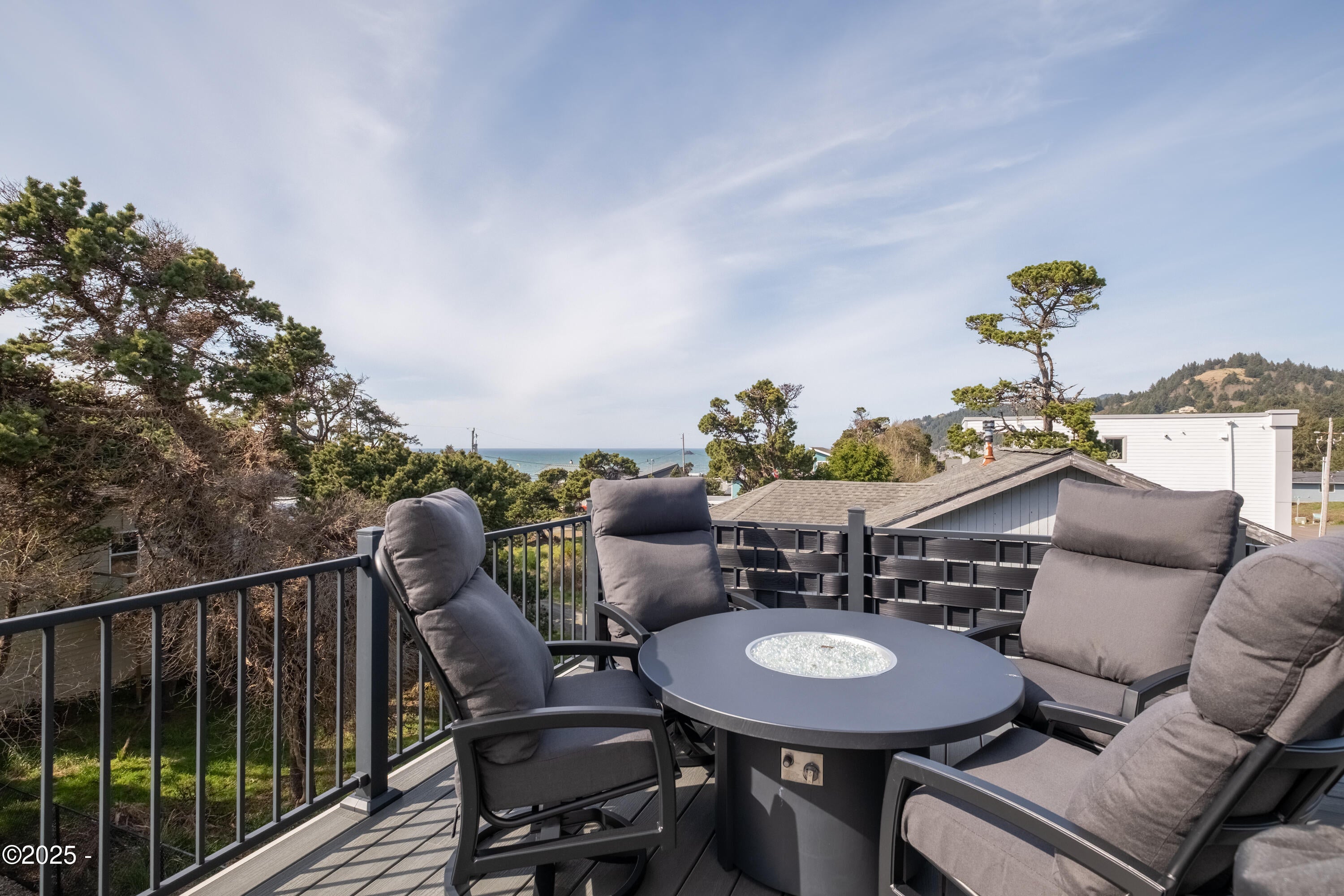 Lincoln City, Oregon, 97367, United States, 3 Bedrooms Bedrooms, ,3 BathroomsBathrooms,Residential,Active,1987257