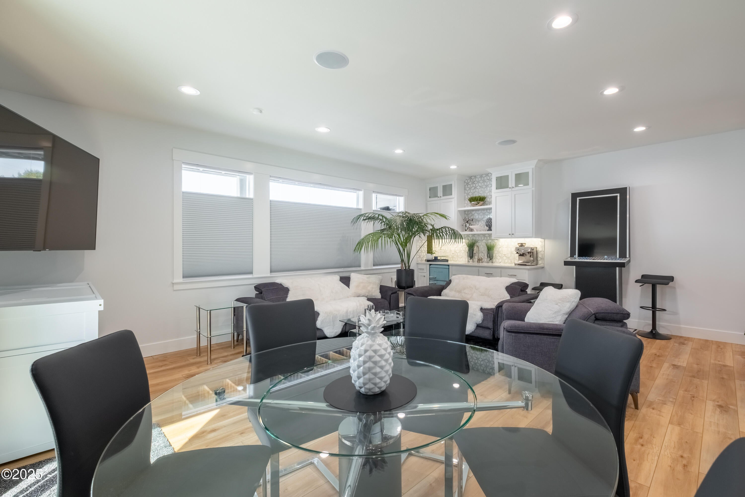 Lincoln City, Oregon, 97367, United States, 3 Bedrooms Bedrooms, ,3 BathroomsBathrooms,Residential,Active,1987257