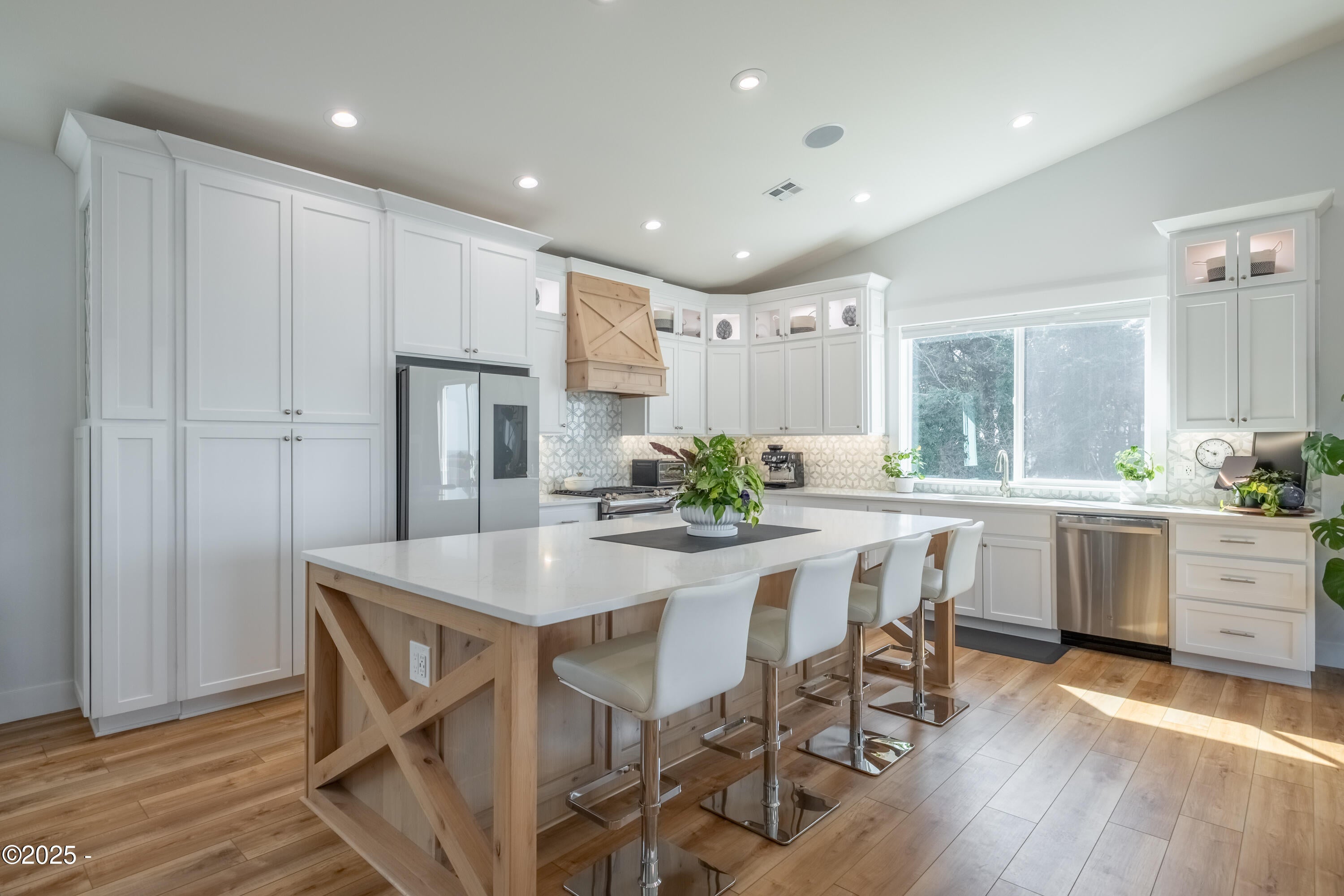 Lincoln City, Oregon, 97367, United States, 3 Bedrooms Bedrooms, ,3 BathroomsBathrooms,Residential,Active,1987257