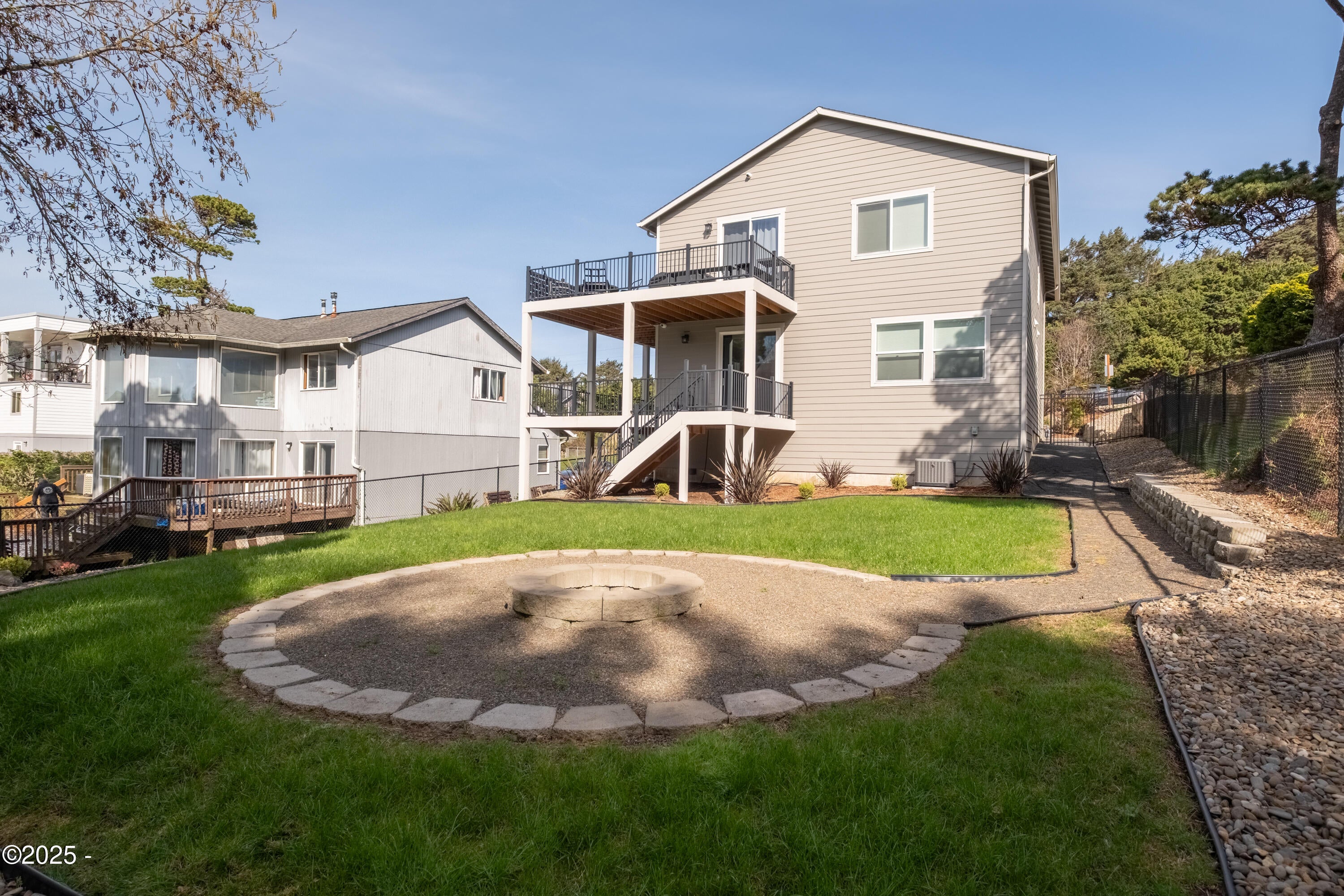 Lincoln City, Oregon, 97367, United States, 3 Bedrooms Bedrooms, ,3 BathroomsBathrooms,Residential,Active,1987257