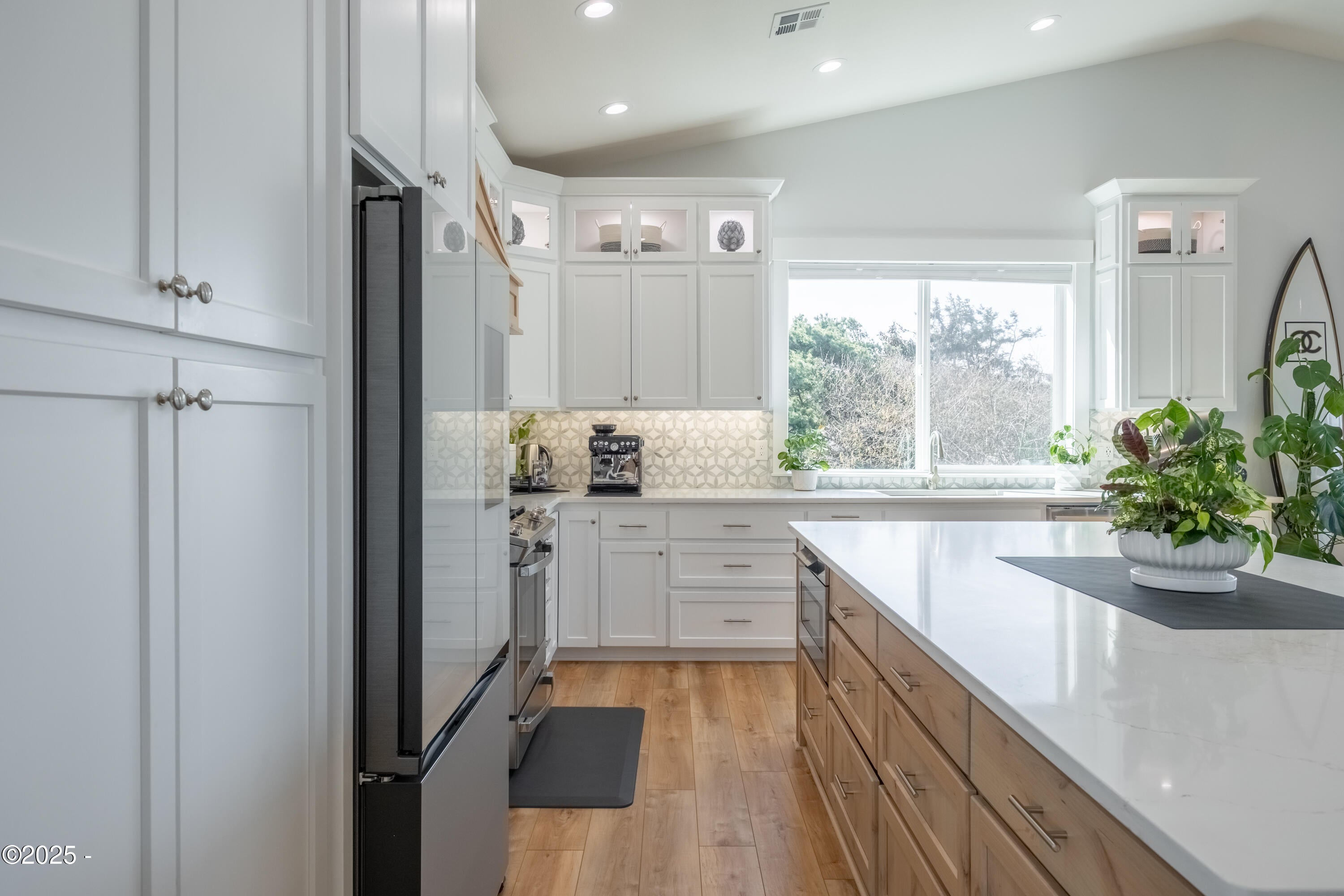 Lincoln City, Oregon, 97367, United States, 3 Bedrooms Bedrooms, ,3 BathroomsBathrooms,Residential,Active,1987257