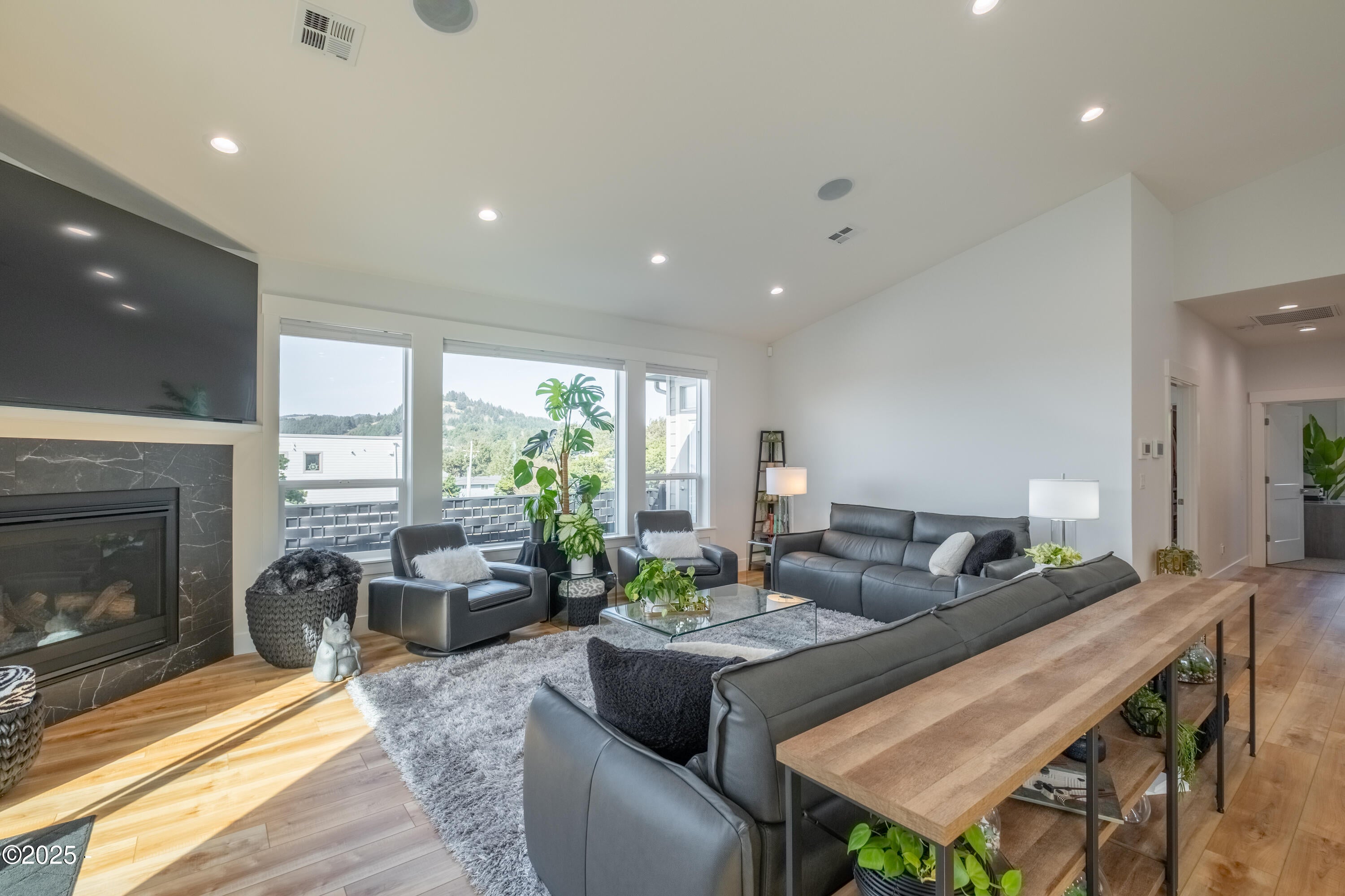 Lincoln City, Oregon, 97367, United States, 3 Bedrooms Bedrooms, ,3 BathroomsBathrooms,Residential,Active,1987257