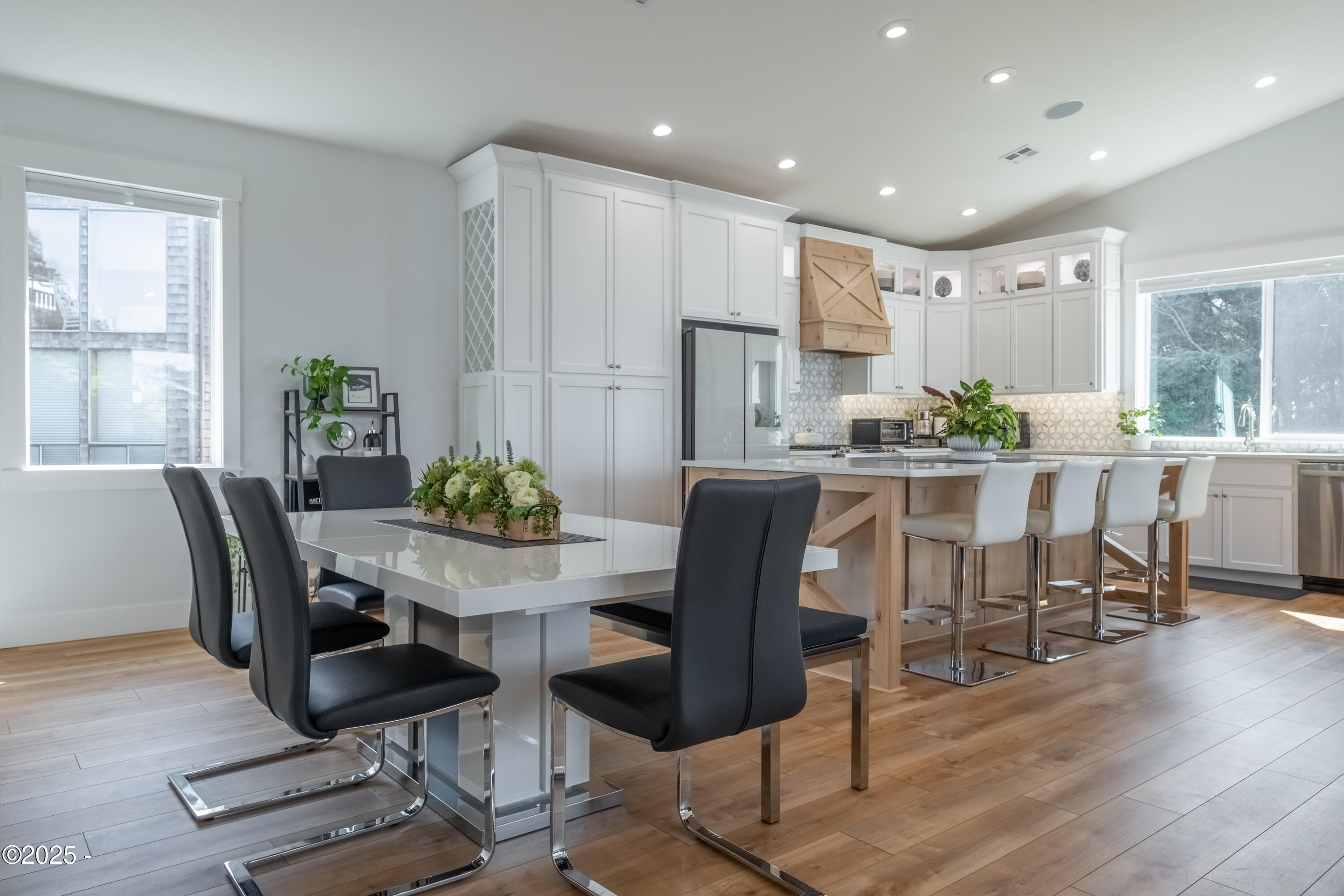 Lincoln City, Oregon, 97367, United States, 3 Bedrooms Bedrooms, ,3 BathroomsBathrooms,Residential,Active,1987257