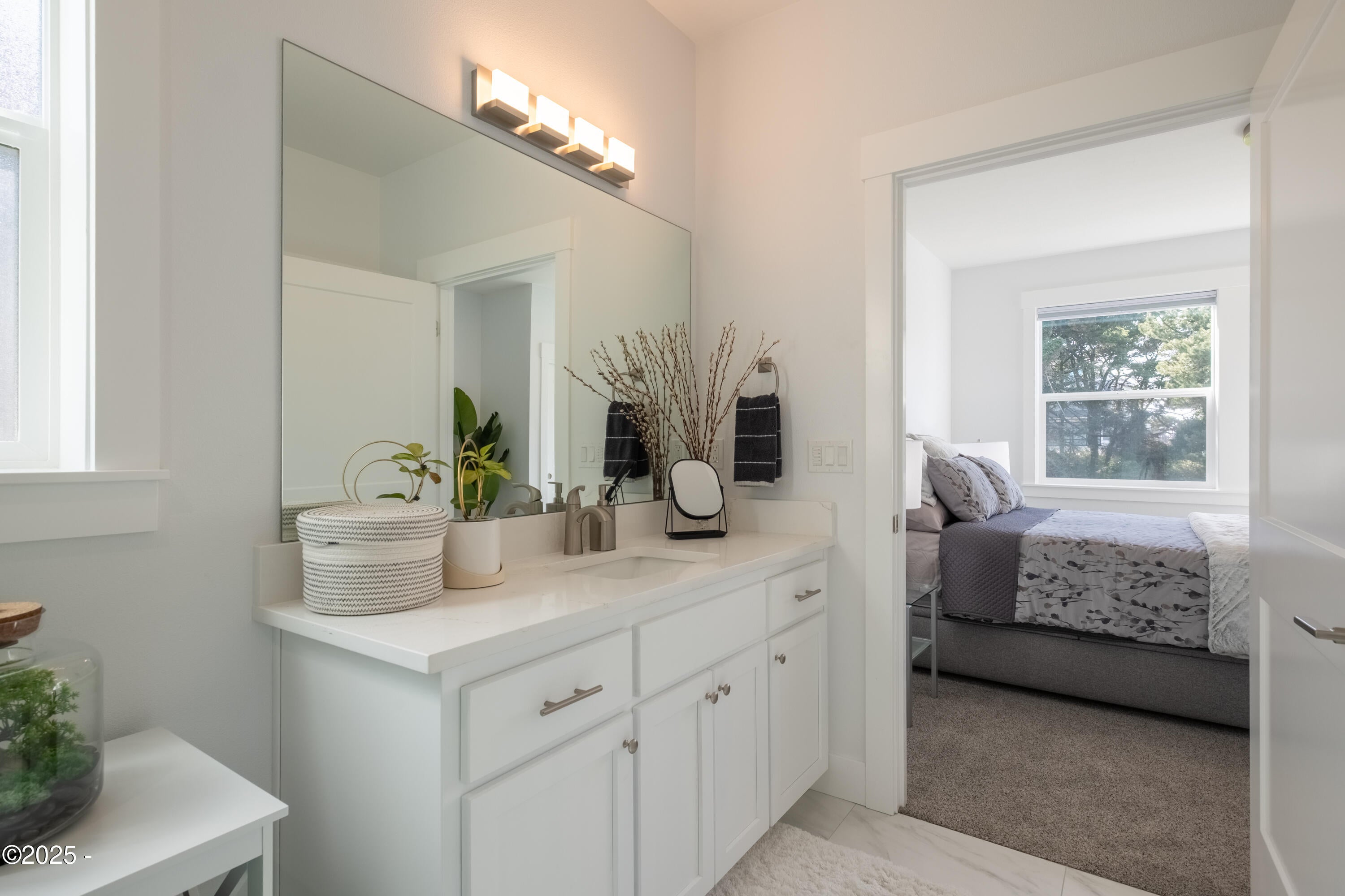 Lincoln City, Oregon, 97367, United States, 3 Bedrooms Bedrooms, ,3 BathroomsBathrooms,Residential,Active,1987257