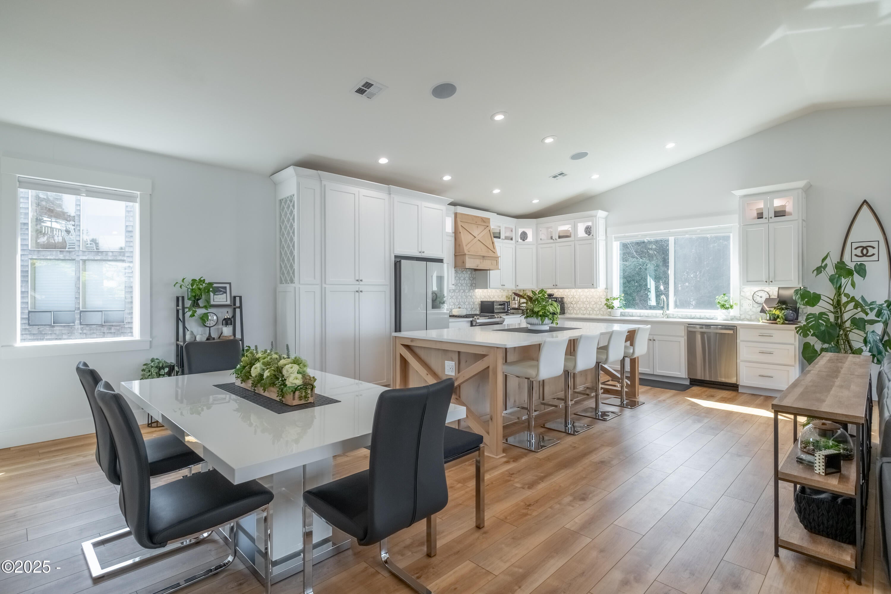 Lincoln City, Oregon, 97367, United States, 3 Bedrooms Bedrooms, ,3 BathroomsBathrooms,Residential,Active,1987257