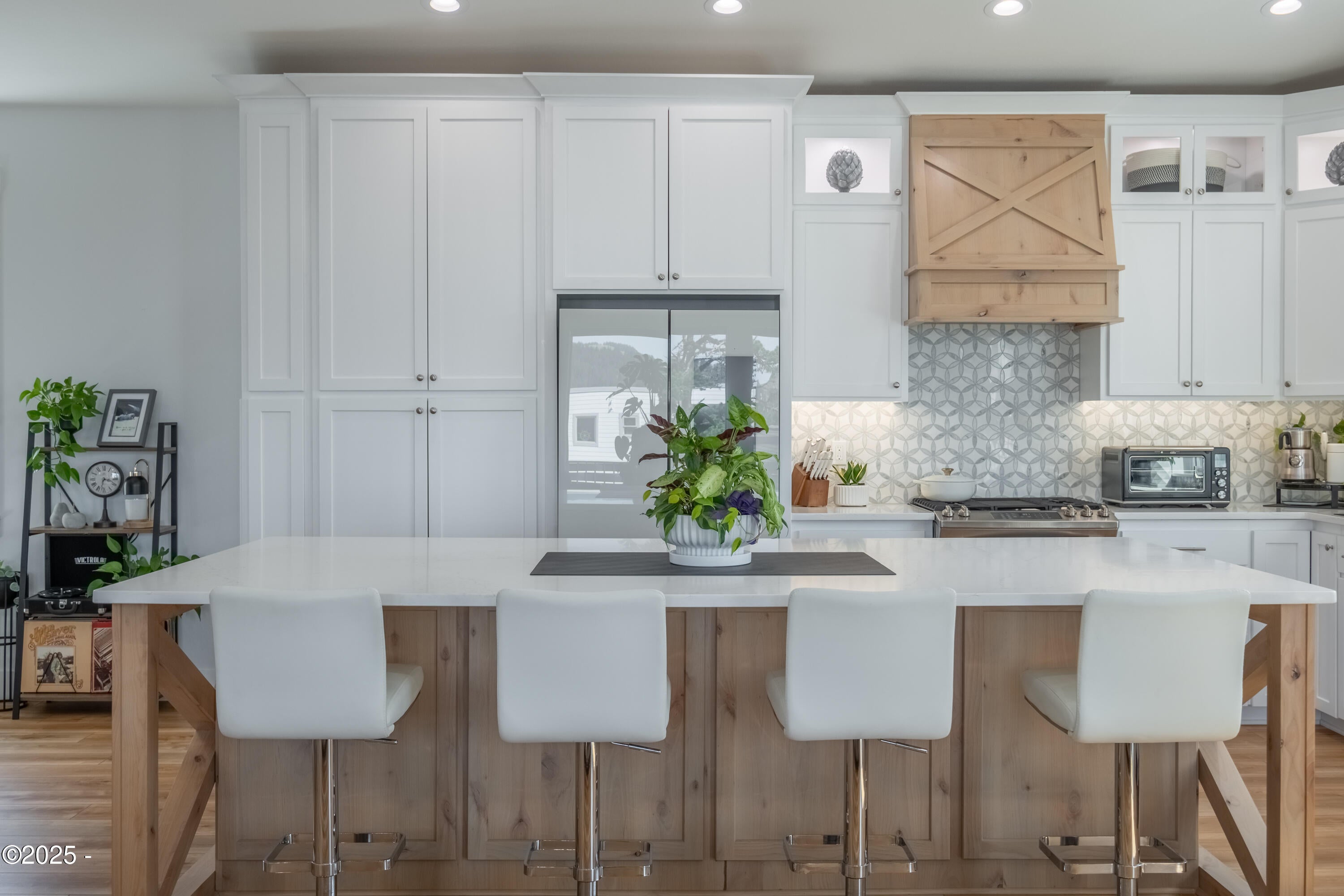 Lincoln City, Oregon, 97367, United States, 3 Bedrooms Bedrooms, ,3 BathroomsBathrooms,Residential,Active,1987257