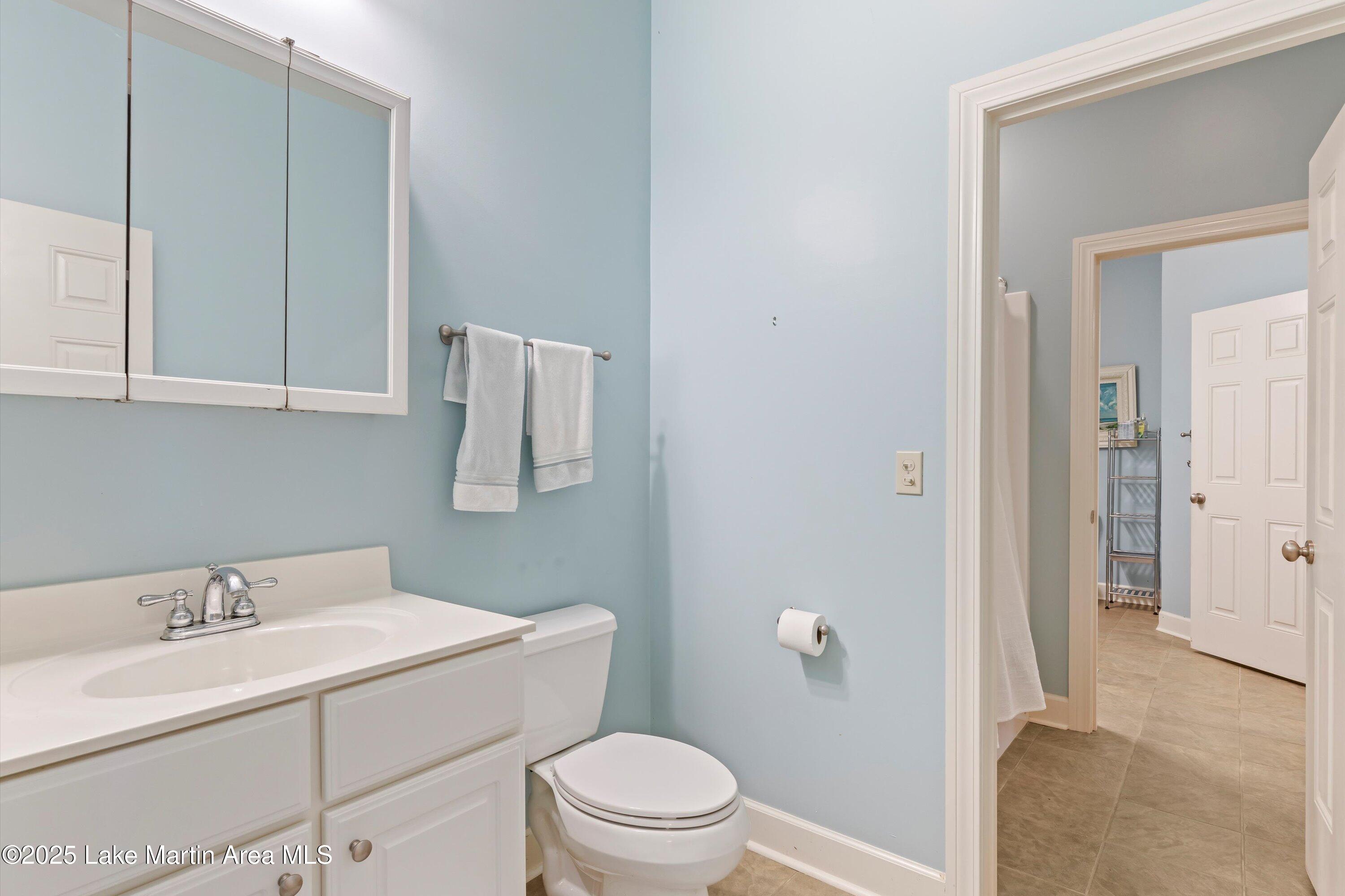 Alexander City, Alabama, 35010, United States, 6 Bedrooms Bedrooms, ,5 BathroomsBathrooms,Residential,Active,1953276