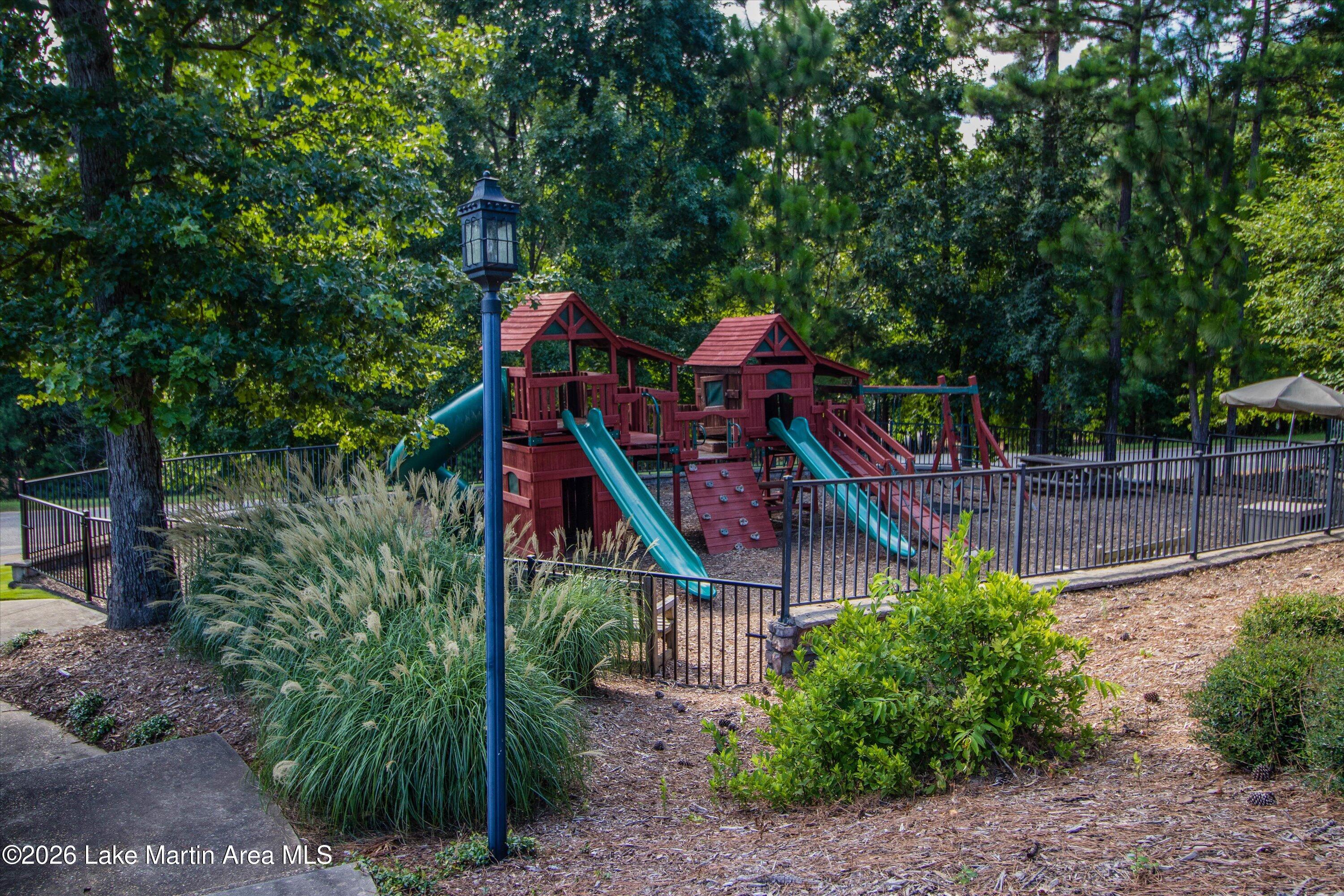 Alexander City, Alabama, 35010, United States, 4 Bedrooms Bedrooms, ,5 BathroomsBathrooms,Residential,Active,2011849