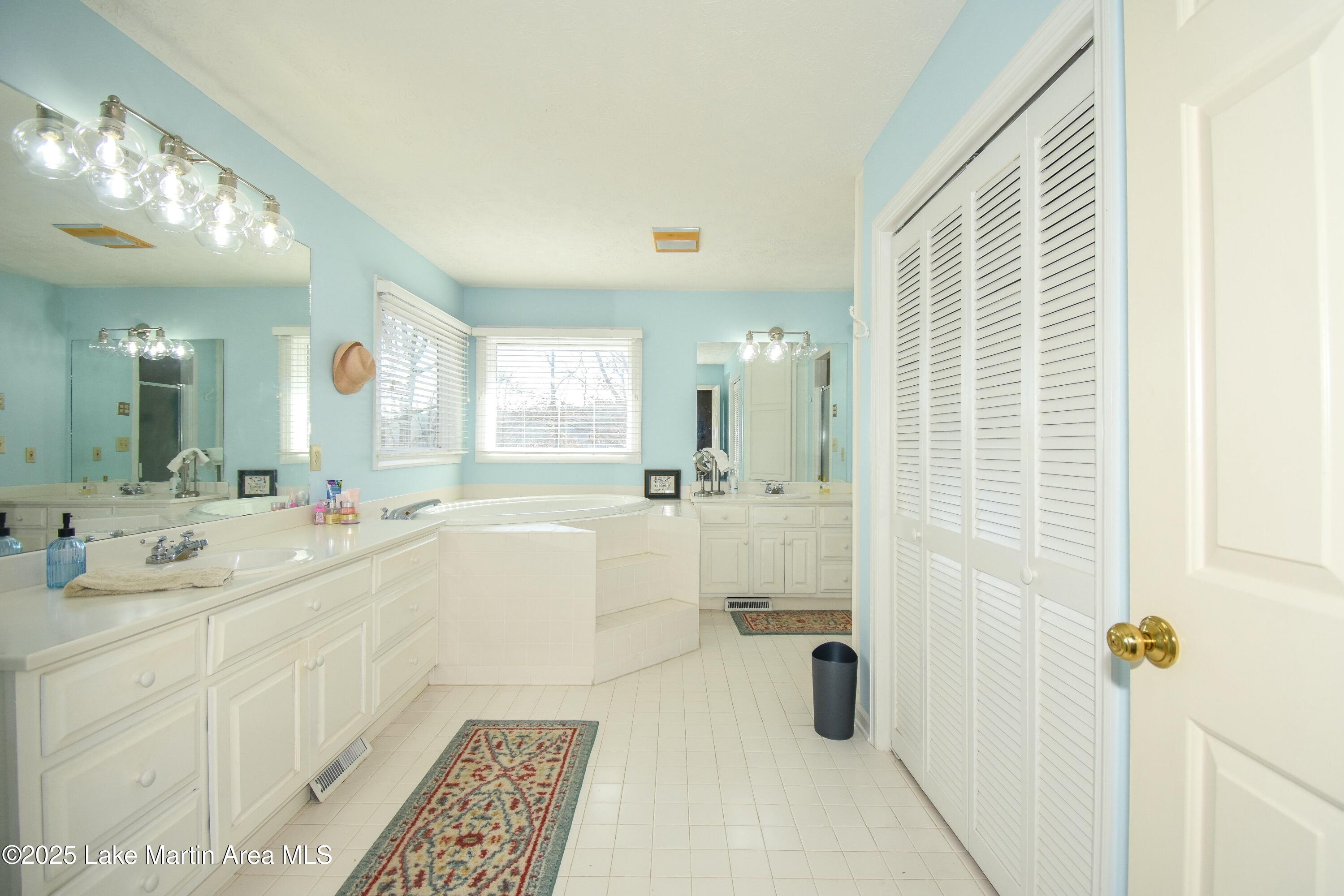 Jacksons Gap, Alabama, 36861, United States, ,5 BathroomsBathrooms,Residential,Active,1770190