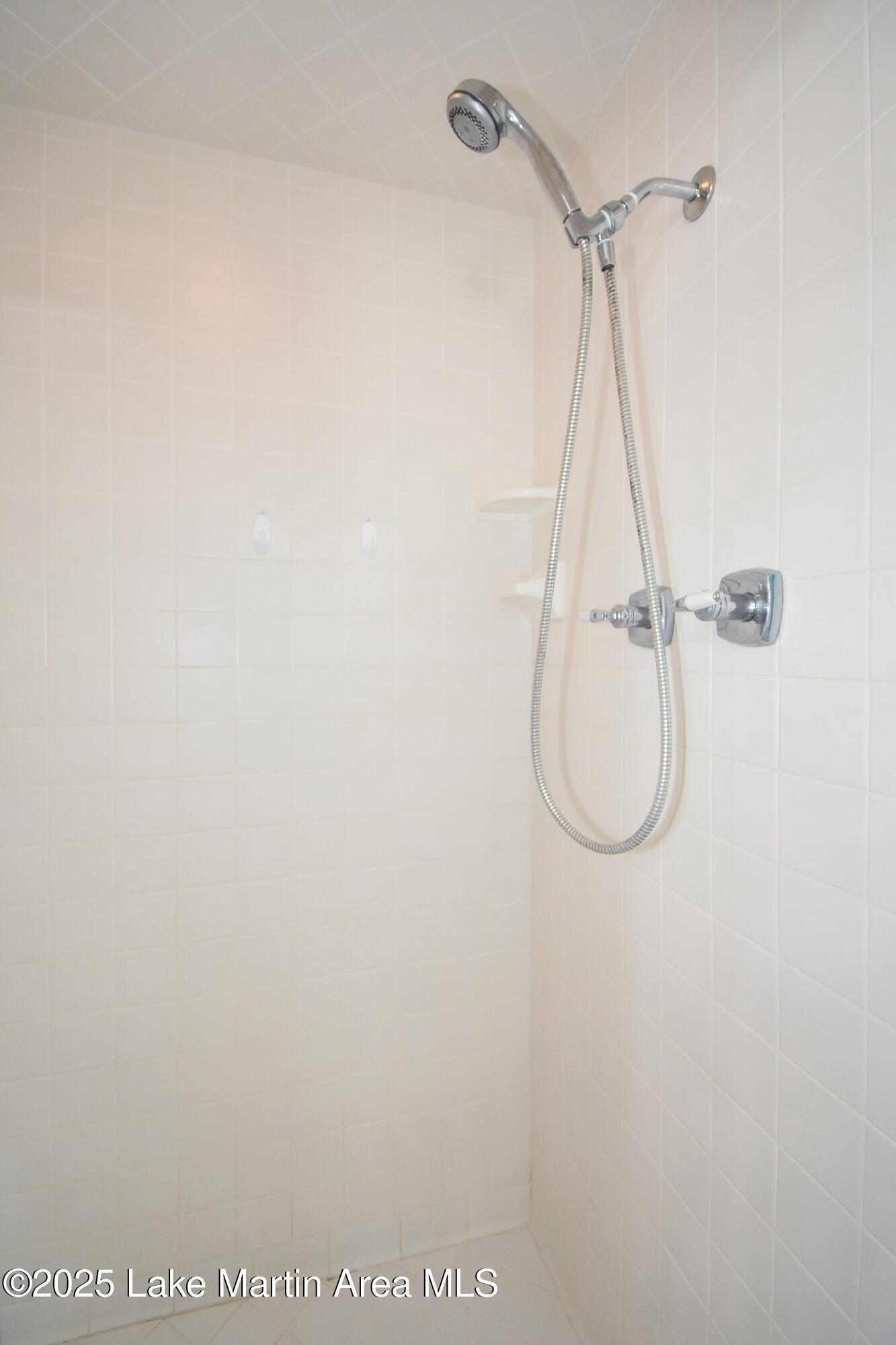 Jacksons Gap, Alabama, 36861, United States, ,5 BathroomsBathrooms,Residential,Active,1770190