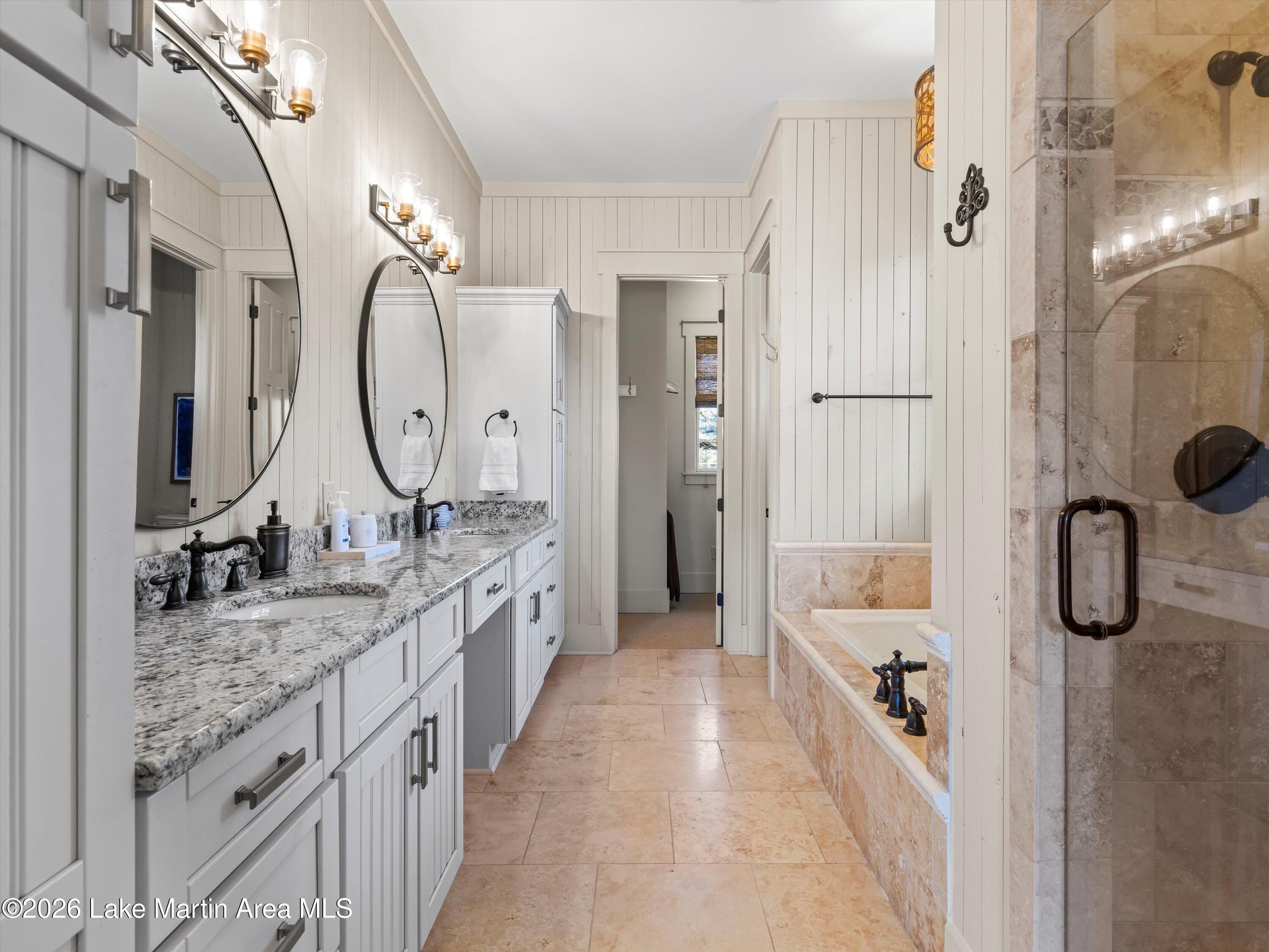 Alexander City, Alabama, 35010, United States, 4 Bedrooms Bedrooms, ,5 BathroomsBathrooms,Residential,Active,2011849