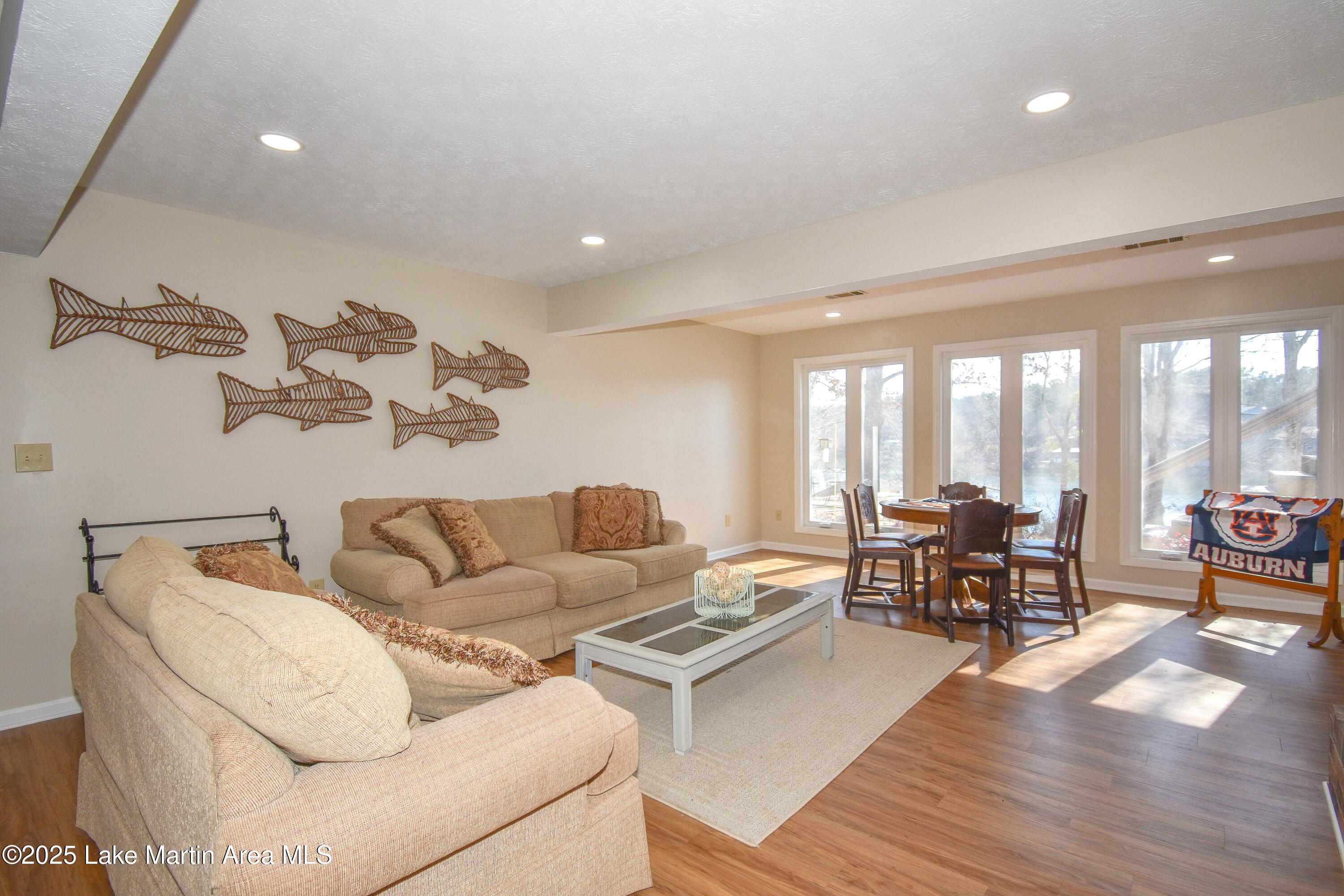 Jacksons Gap, Alabama, 36861, United States, ,5 BathroomsBathrooms,Residential,Active,1770190