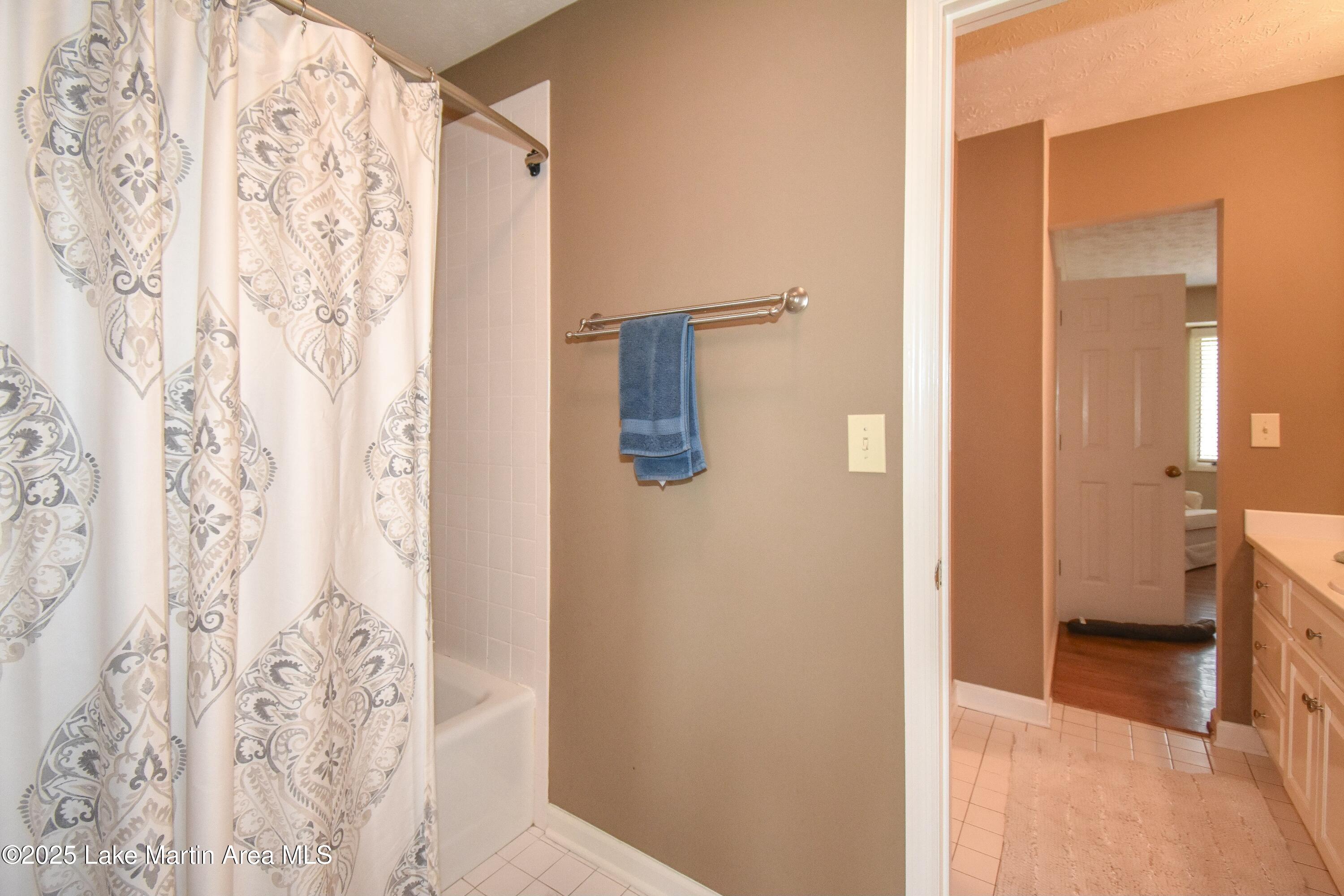 Jacksons Gap, Alabama, 36861, United States, ,5 BathroomsBathrooms,Residential,Active,1770190