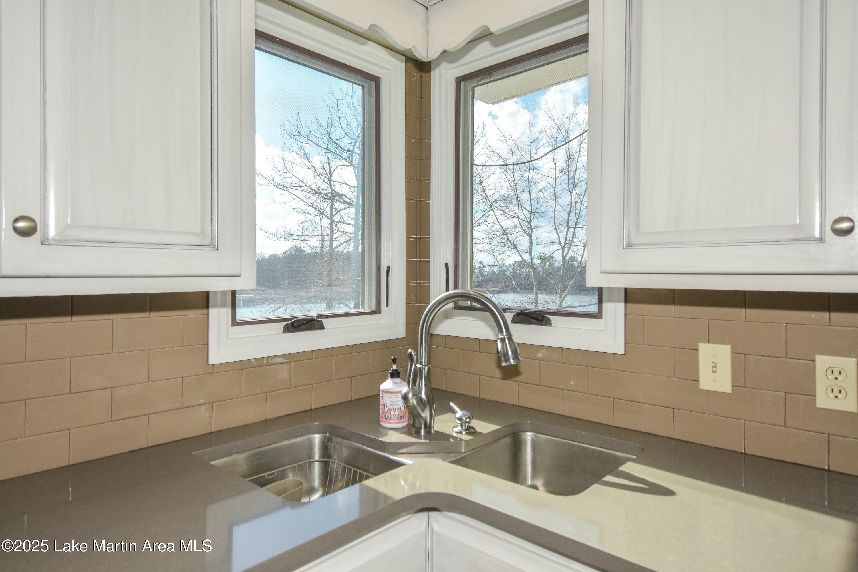 Jacksons Gap, Alabama, 36861, United States, ,5 BathroomsBathrooms,Residential,Active,1770190