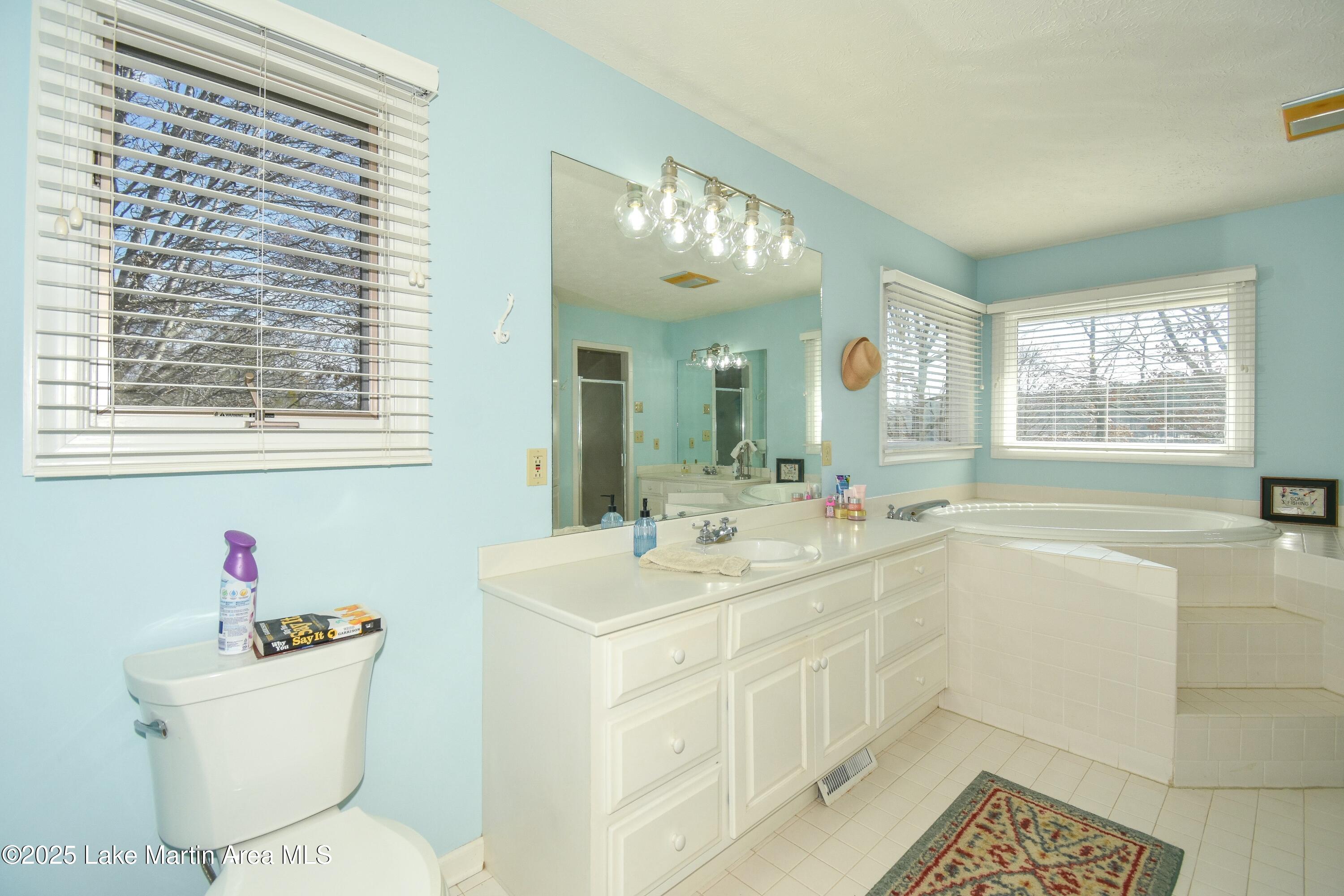 Jacksons Gap, Alabama, 36861, United States, ,5 BathroomsBathrooms,Residential,Active,1770190