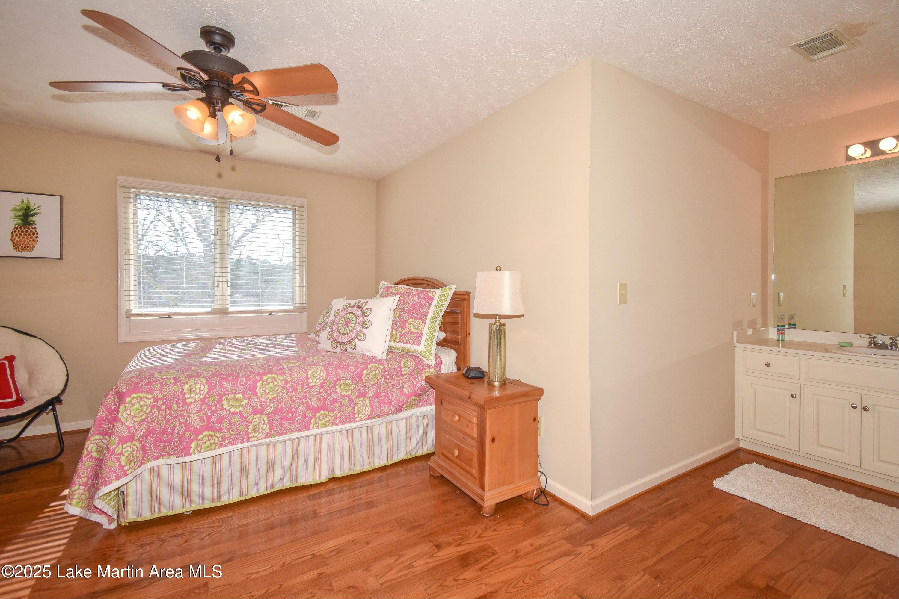 Jacksons Gap, Alabama, 36861, United States, ,5 BathroomsBathrooms,Residential,Active,1770190