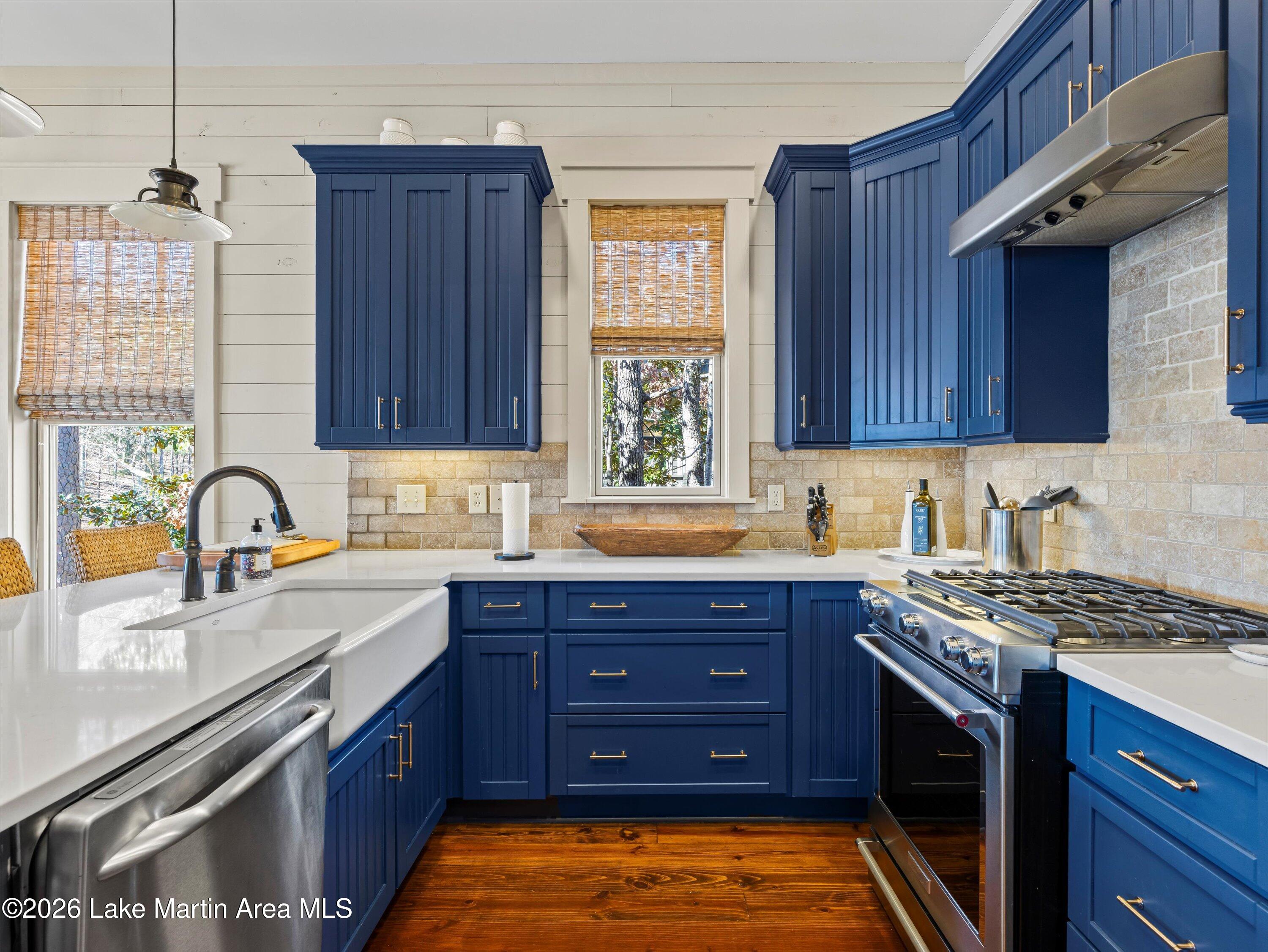 Alexander City, Alabama, 35010, United States, 4 Bedrooms Bedrooms, ,5 BathroomsBathrooms,Residential,Active,2011849