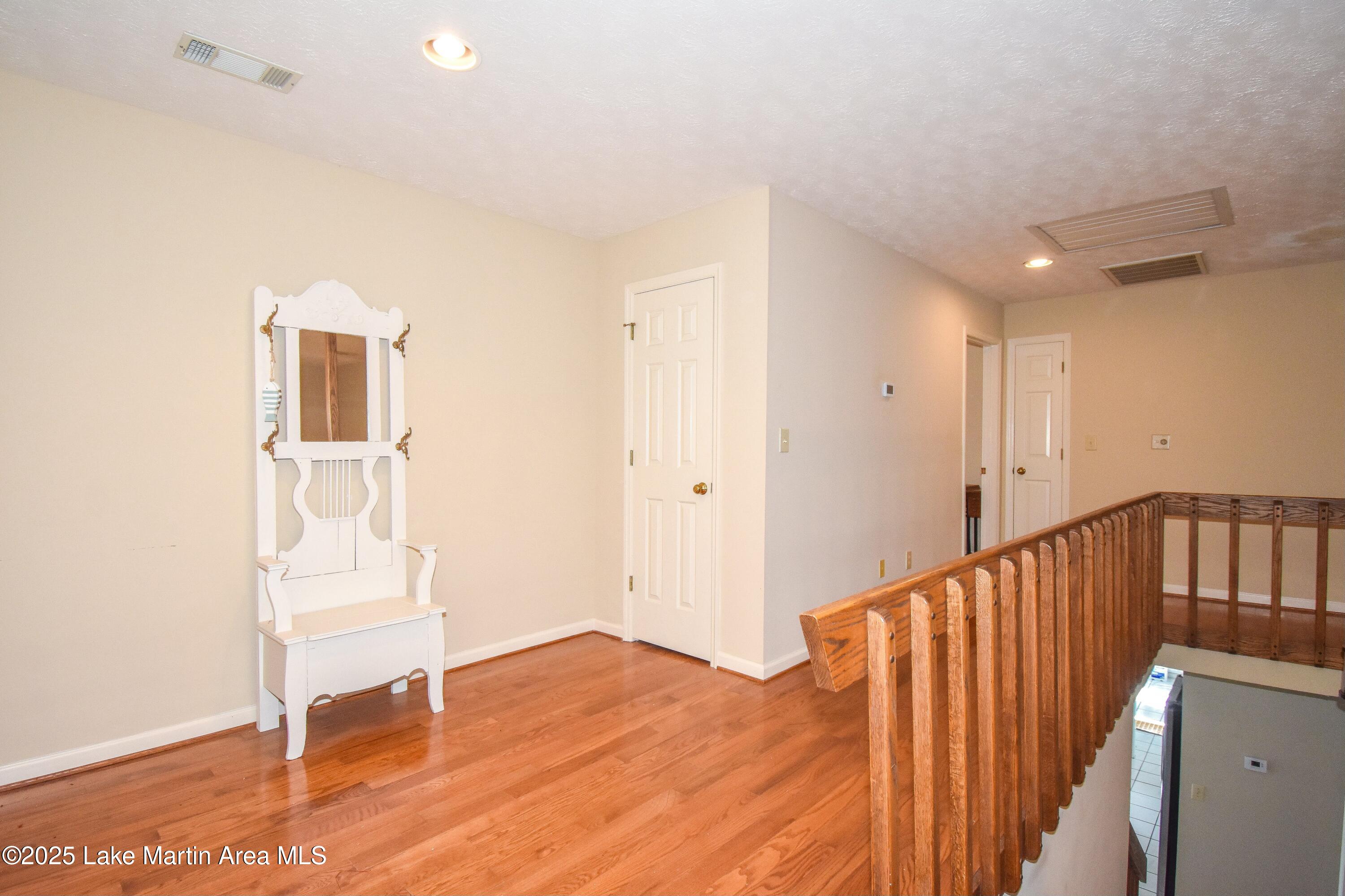 Jacksons Gap, Alabama, 36861, United States, ,5 BathroomsBathrooms,Residential,Active,1770190