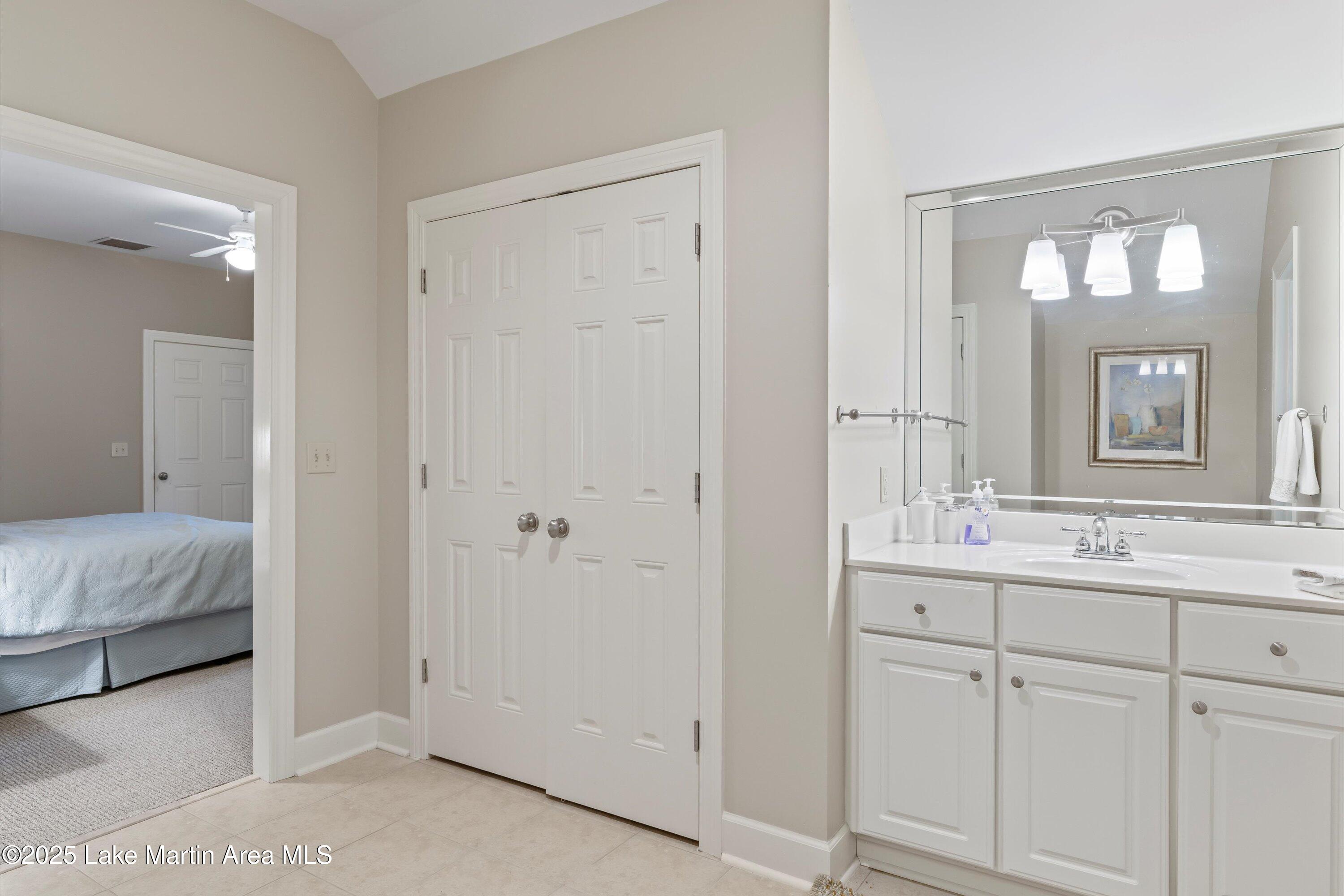 Alexander City, Alabama, 35010, United States, 6 Bedrooms Bedrooms, ,5 BathroomsBathrooms,Residential,Active,1953276