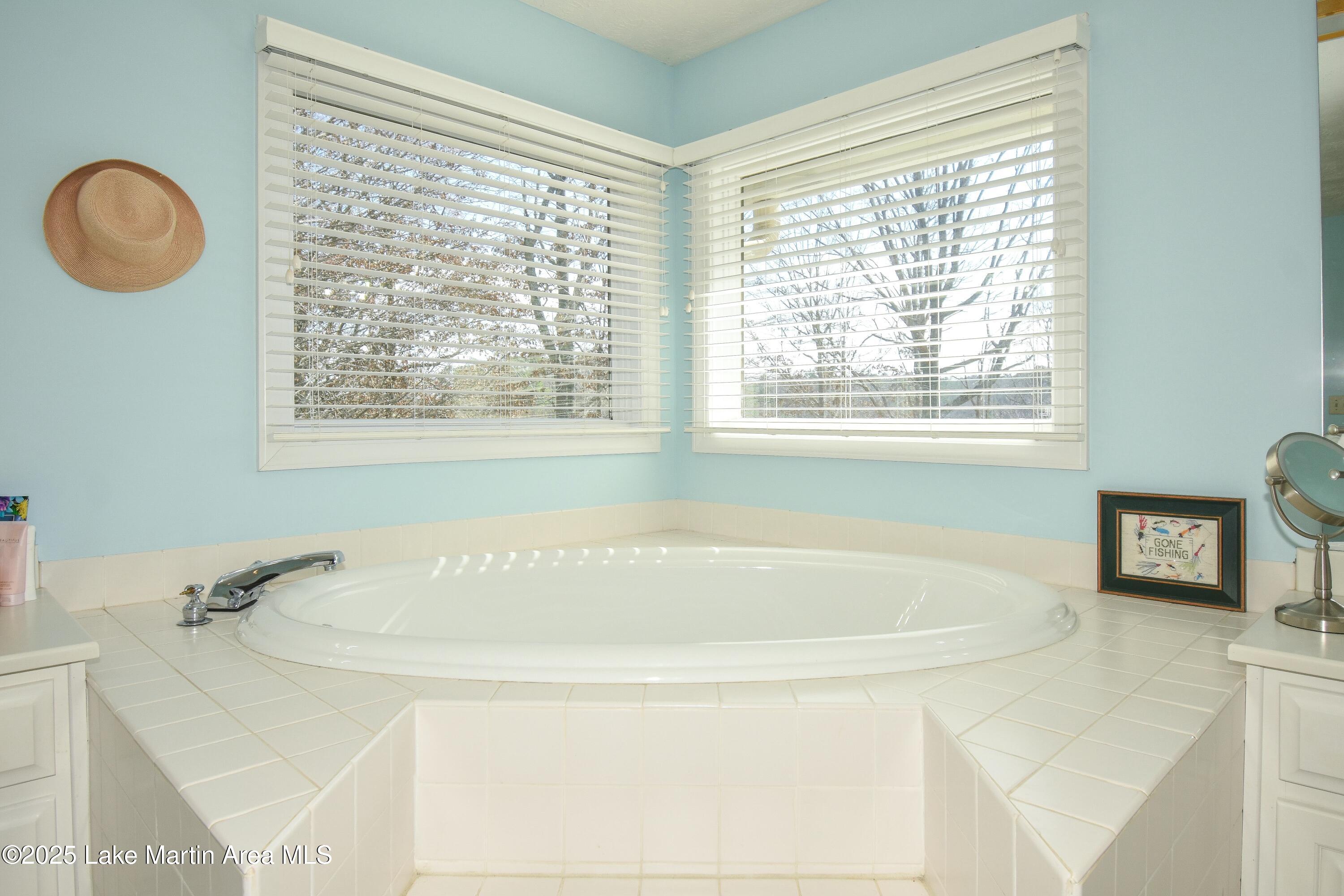 Jacksons Gap, Alabama, 36861, United States, ,5 BathroomsBathrooms,Residential,Active,1770190