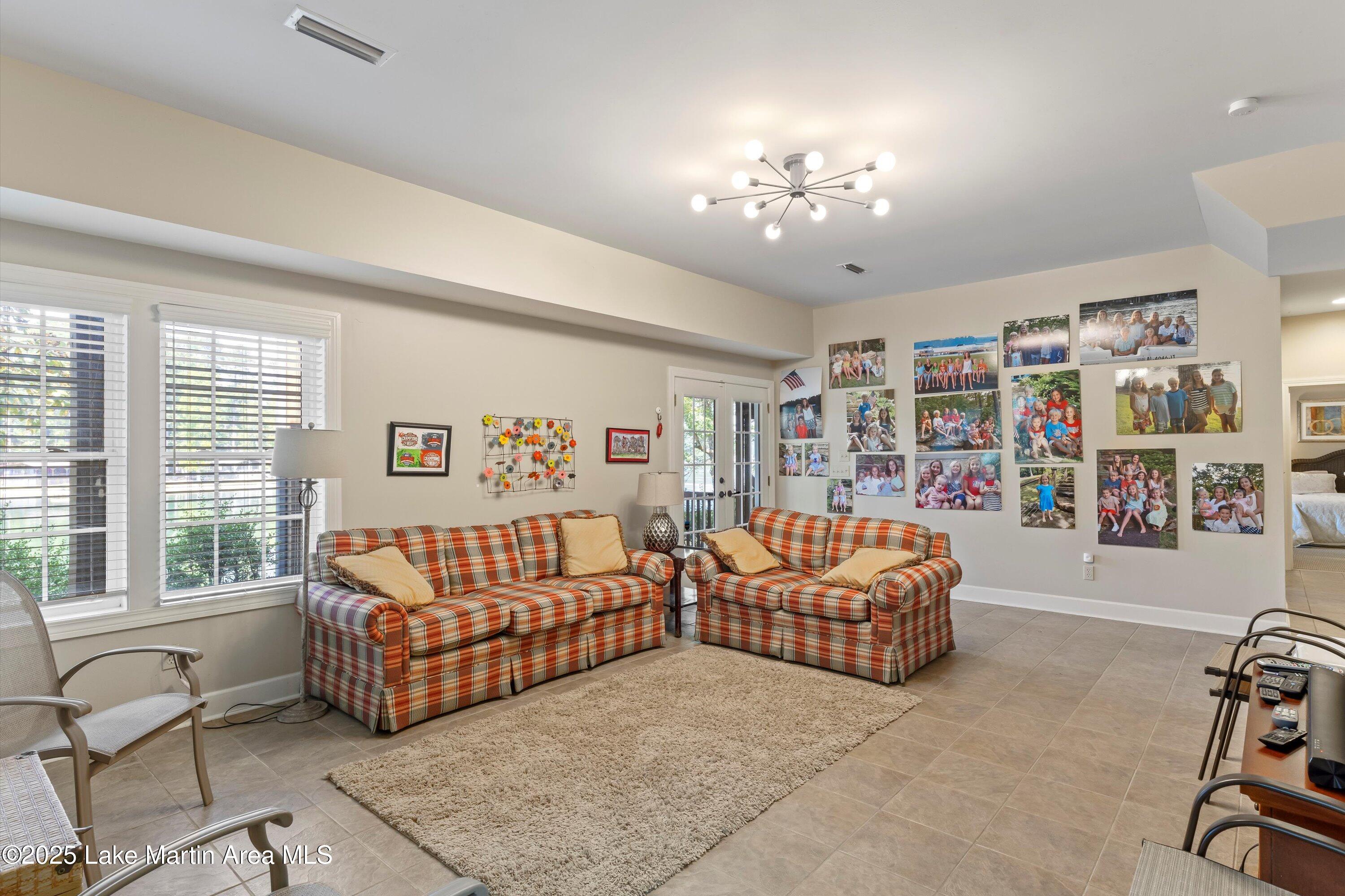 Alexander City, Alabama, 35010, United States, 6 Bedrooms Bedrooms, ,5 BathroomsBathrooms,Residential,Active,1953276