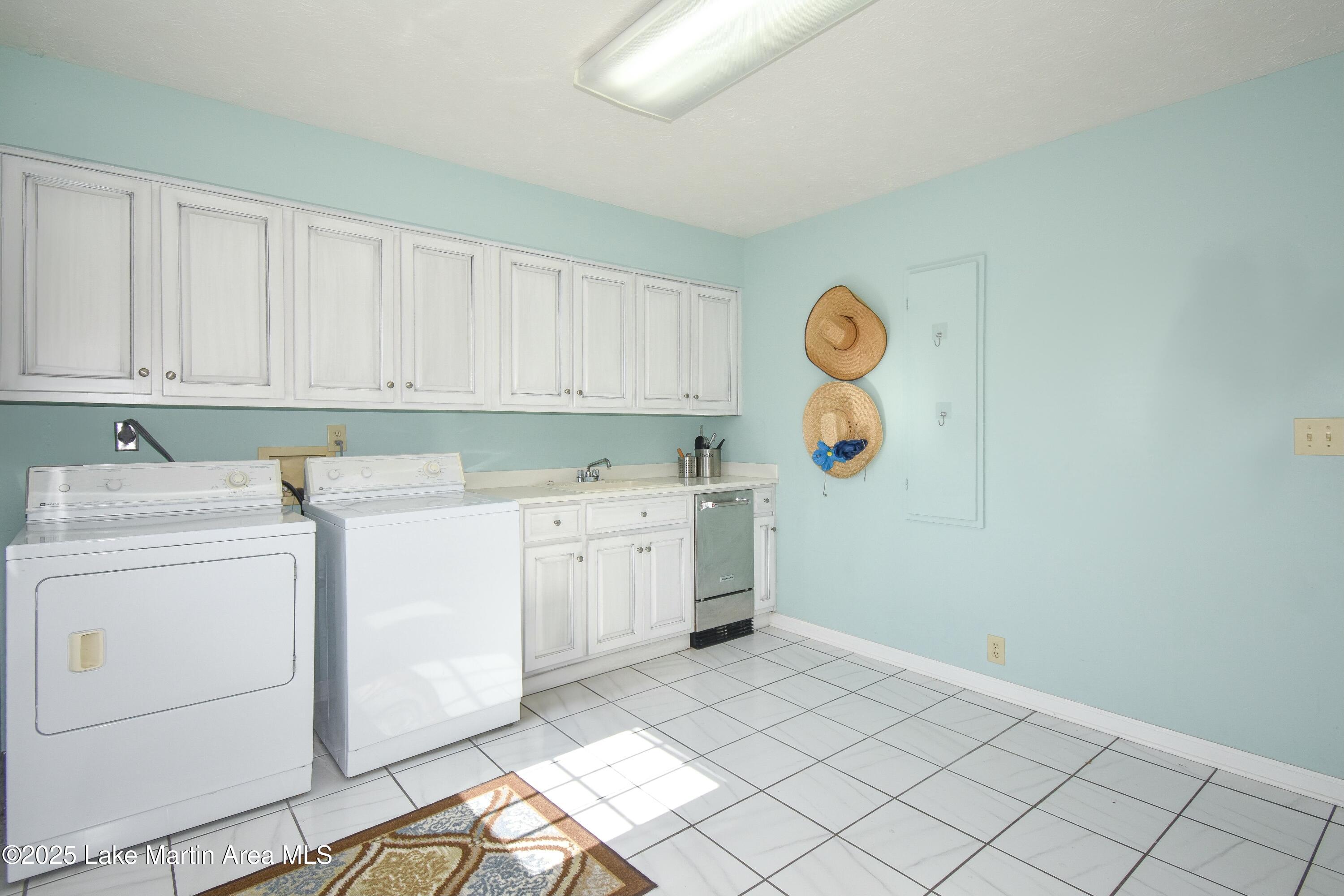 Jacksons Gap, Alabama, 36861, United States, ,5 BathroomsBathrooms,Residential,Active,1770190