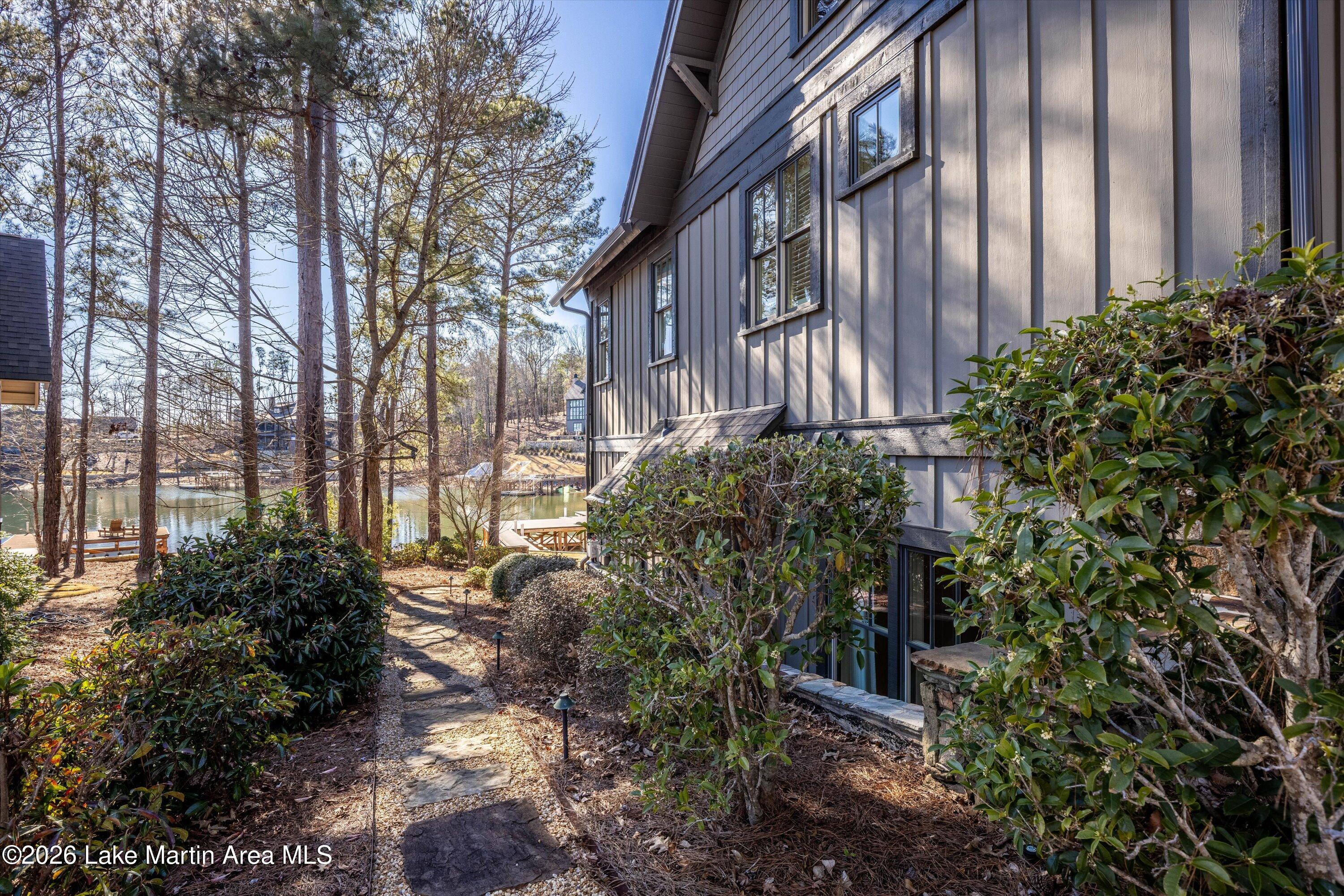 Alexander City, Alabama, 35010, United States, 4 Bedrooms Bedrooms, ,5 BathroomsBathrooms,Residential,Active,2011849