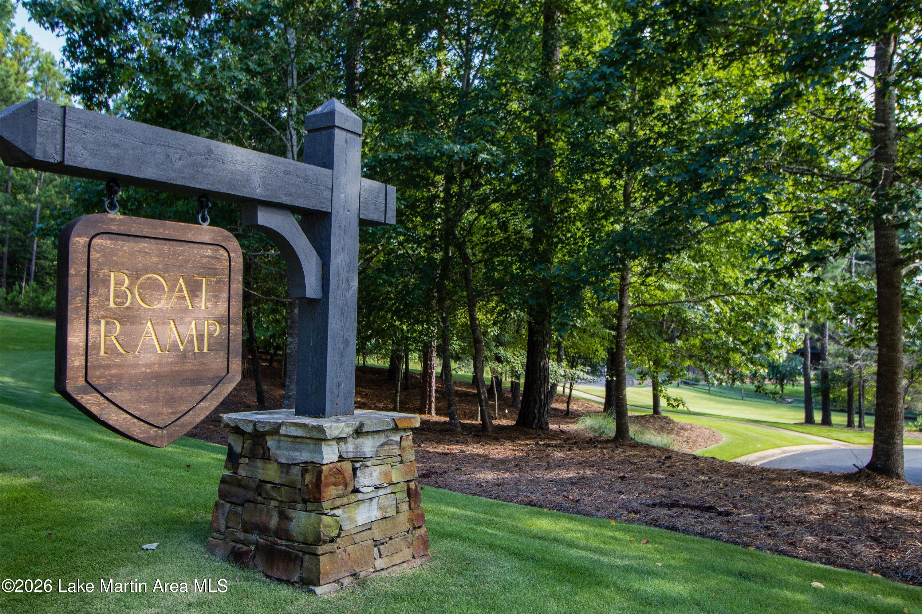 Alexander City, Alabama, 35010, United States, 4 Bedrooms Bedrooms, ,5 BathroomsBathrooms,Residential,Active,2011849