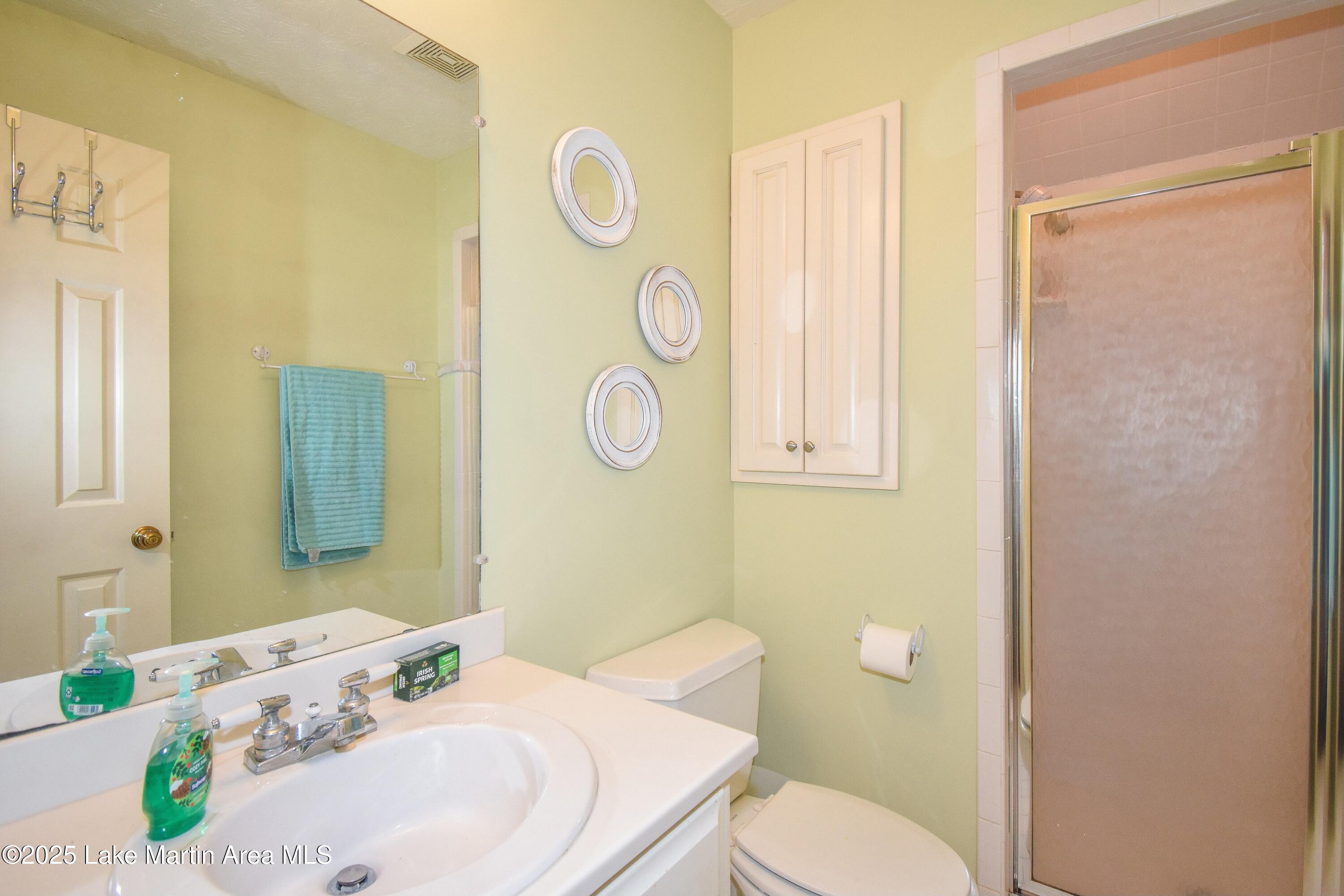 Jacksons Gap, Alabama, 36861, United States, ,5 BathroomsBathrooms,Residential,Active,1770190