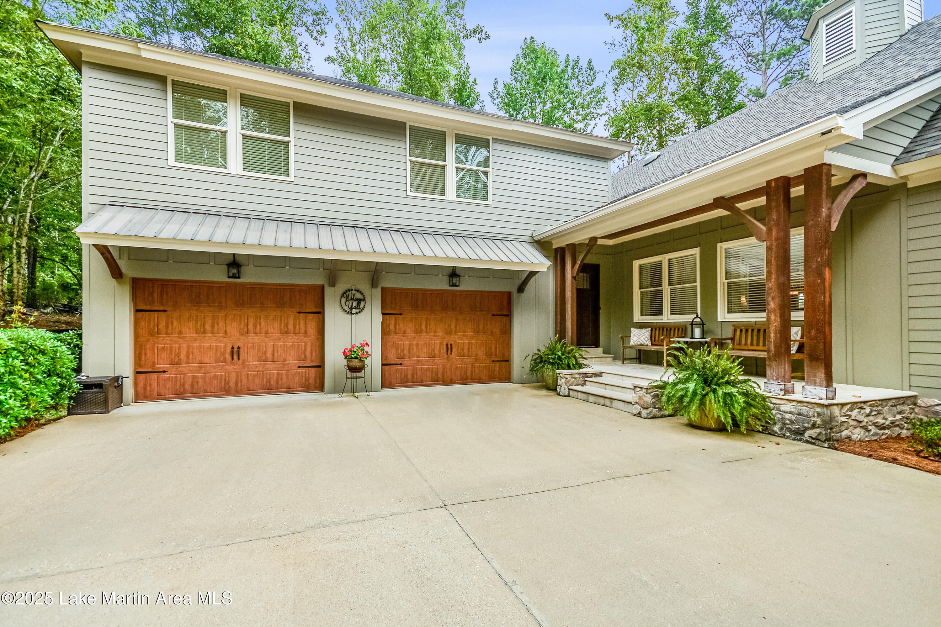 Dadeville, Alabama, 36853, United States, 5 Bedrooms Bedrooms, ,4 BathroomsBathrooms,Residential,Active,1898205