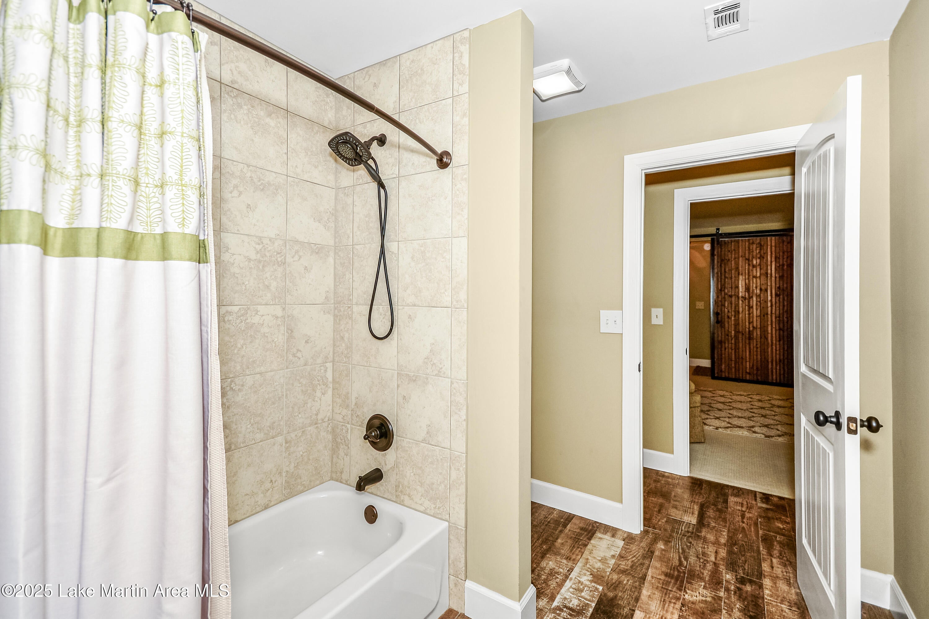 Dadeville, Alabama, 36853, United States, 5 Bedrooms Bedrooms, ,4 BathroomsBathrooms,Residential,Active,1898205