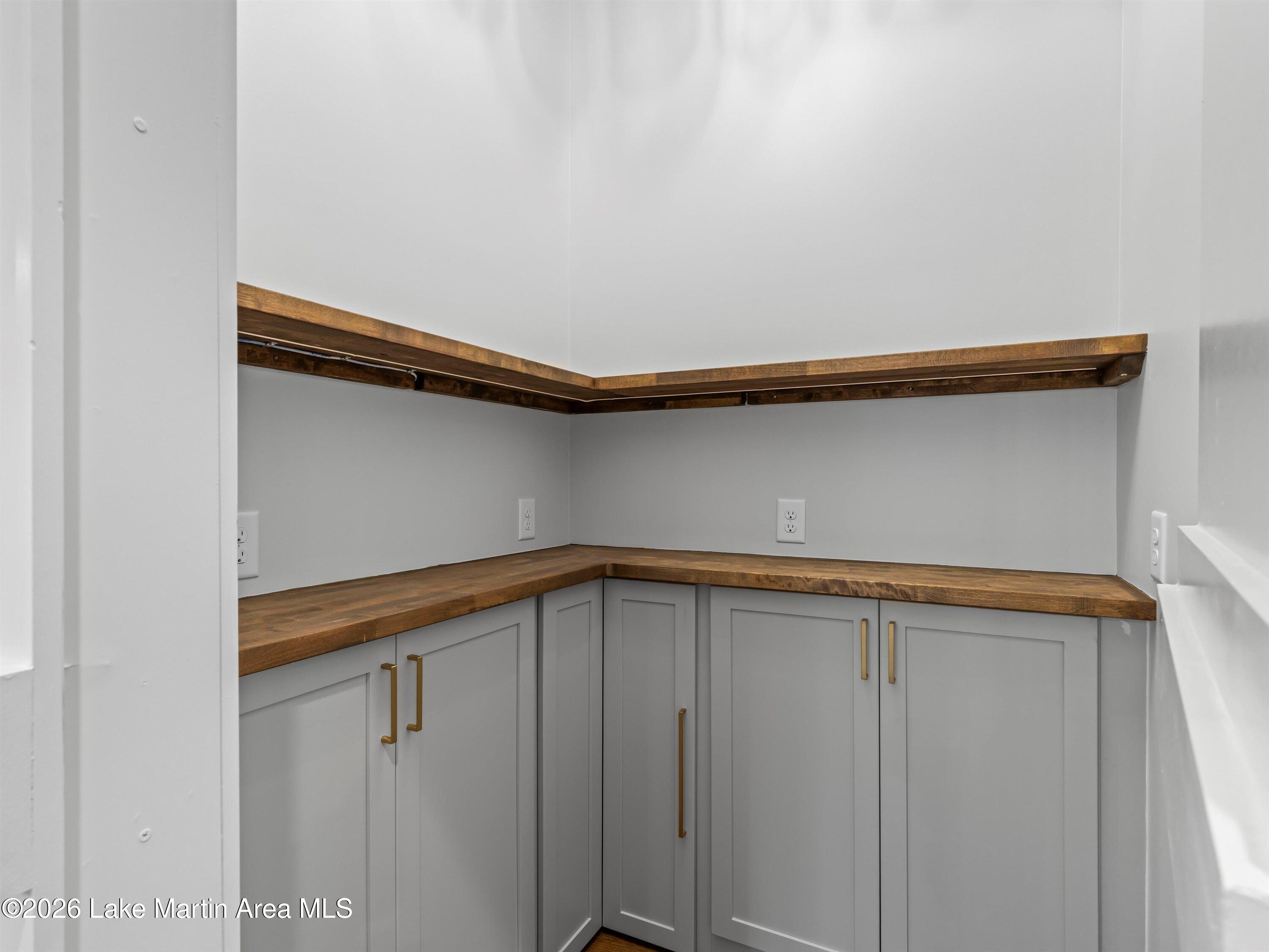 Jacksons Gap, Alabama, 36861, United States, 4 Bedrooms Bedrooms, ,4 BathroomsBathrooms,Residential,Active,2006838