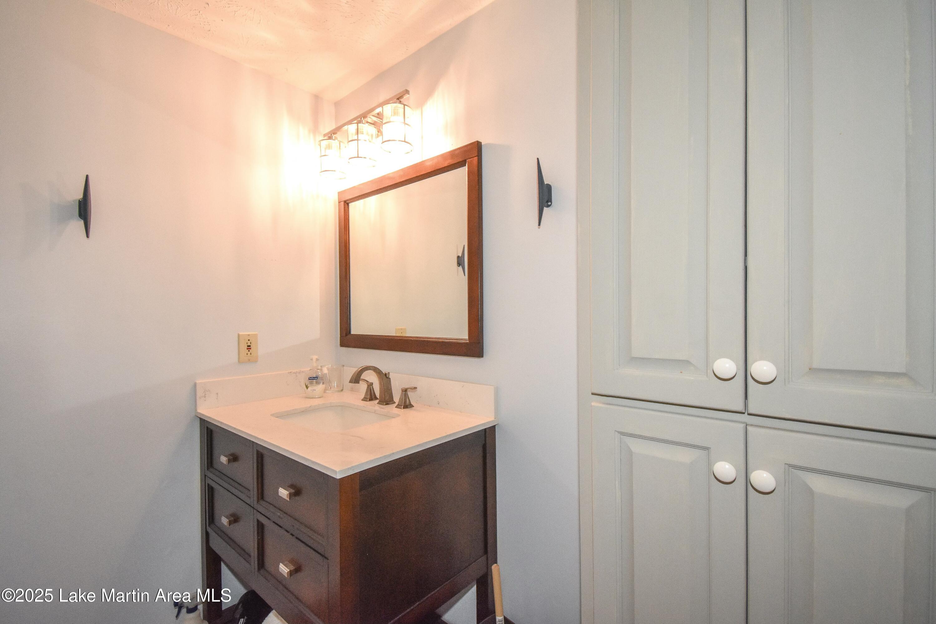 Jacksons Gap, Alabama, 36861, United States, ,5 BathroomsBathrooms,Residential,Active,1770190