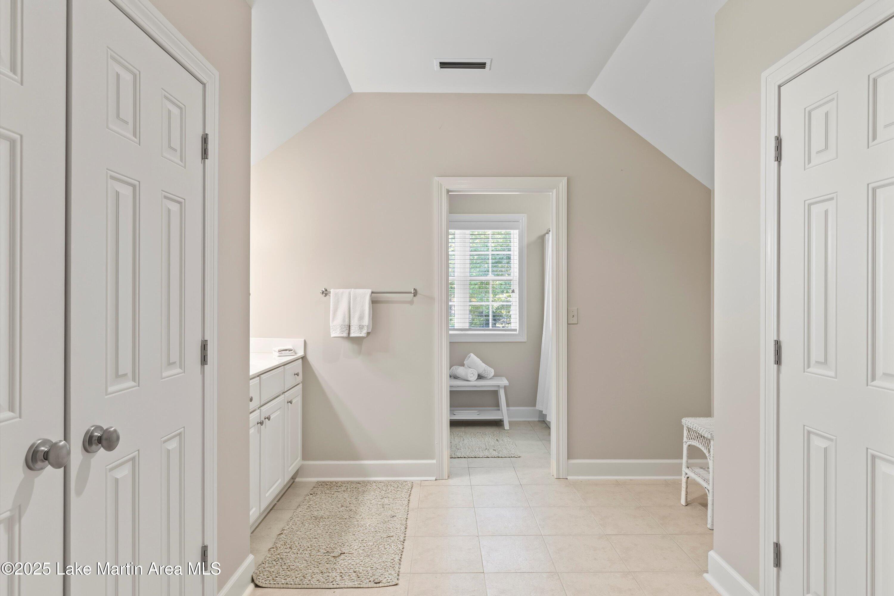 Alexander City, Alabama, 35010, United States, 6 Bedrooms Bedrooms, ,5 BathroomsBathrooms,Residential,Active,1953276