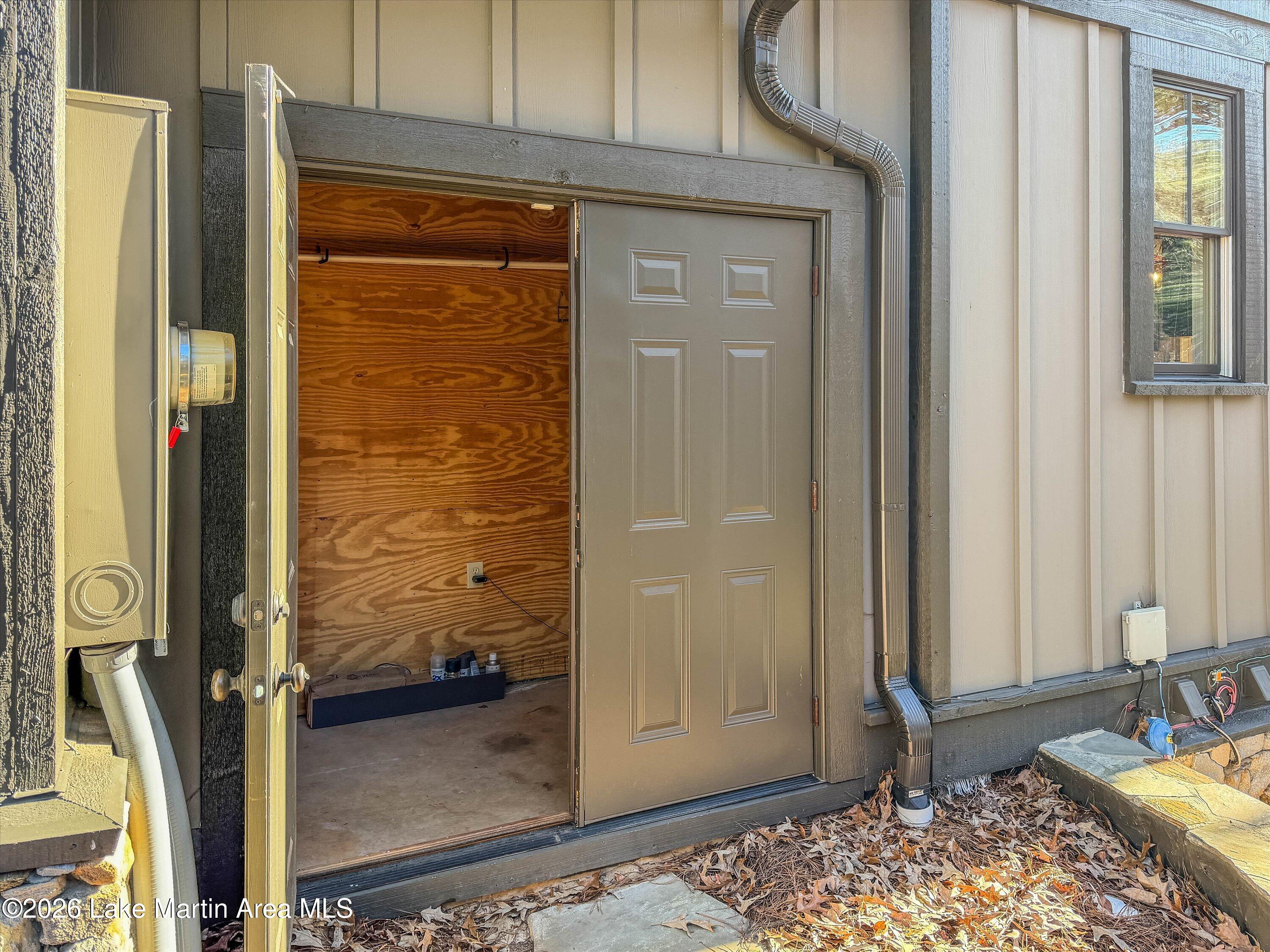 Alexander City, Alabama, 35010, United States, 4 Bedrooms Bedrooms, ,5 BathroomsBathrooms,Residential,Active,2011849